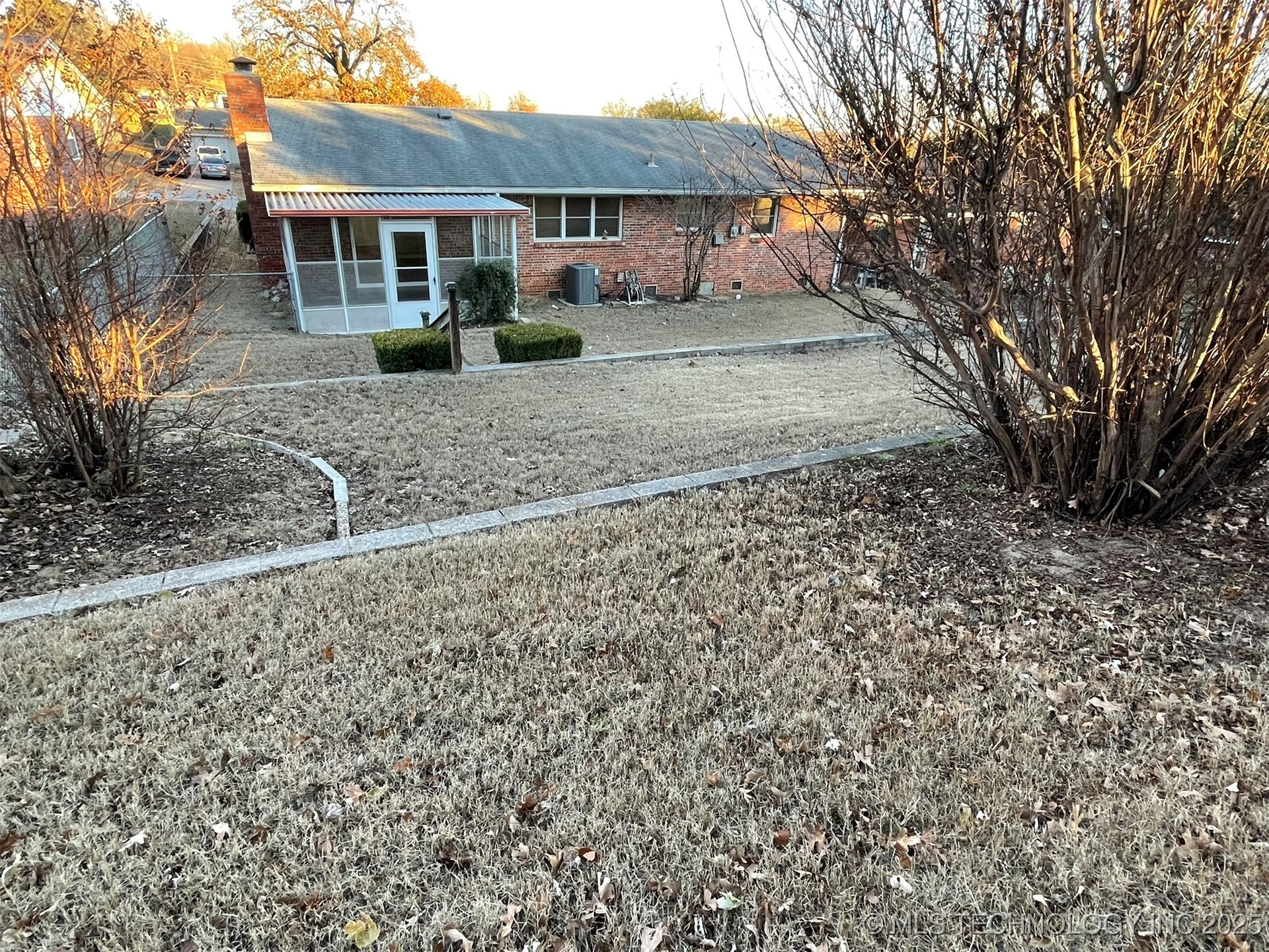 1016 N Cedar Avenue Property Photo 17