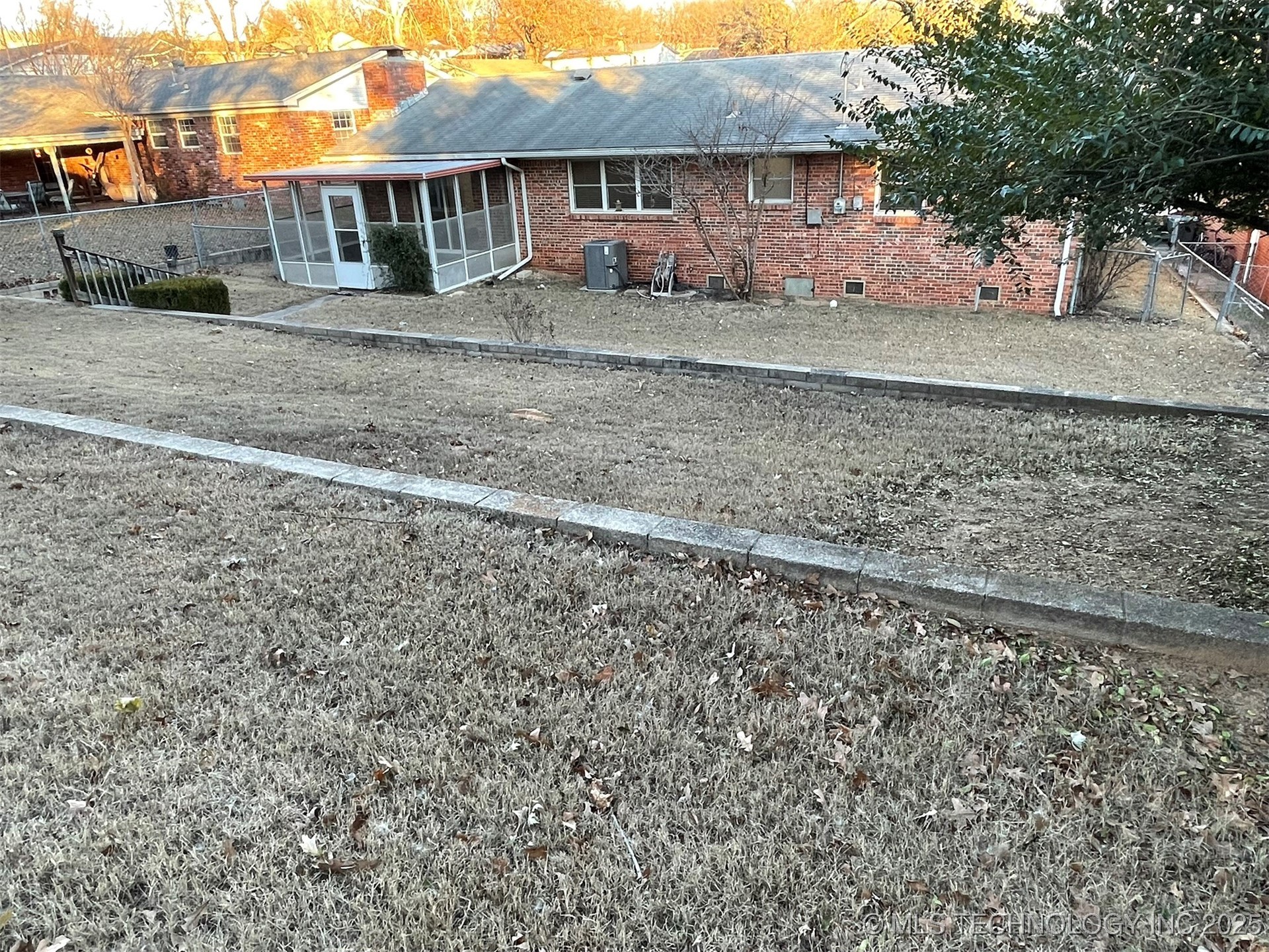 1016 N Cedar Avenue Property Photo 18