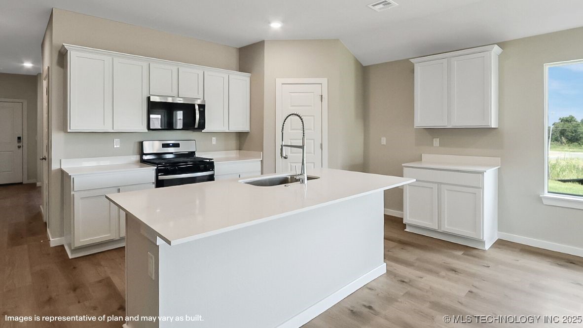 8530 E Fort Worth Street Property Photo 3