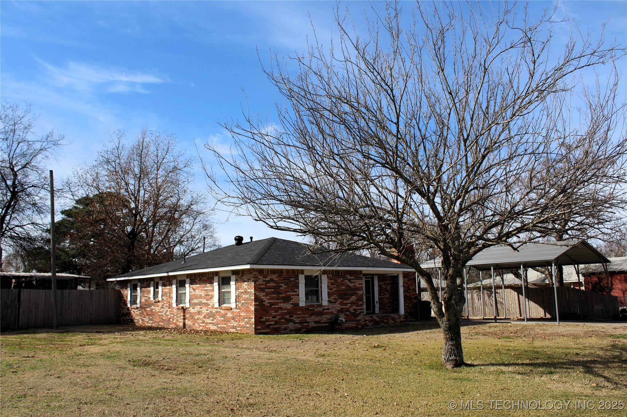 503 W Mccurtain Property Photo 4