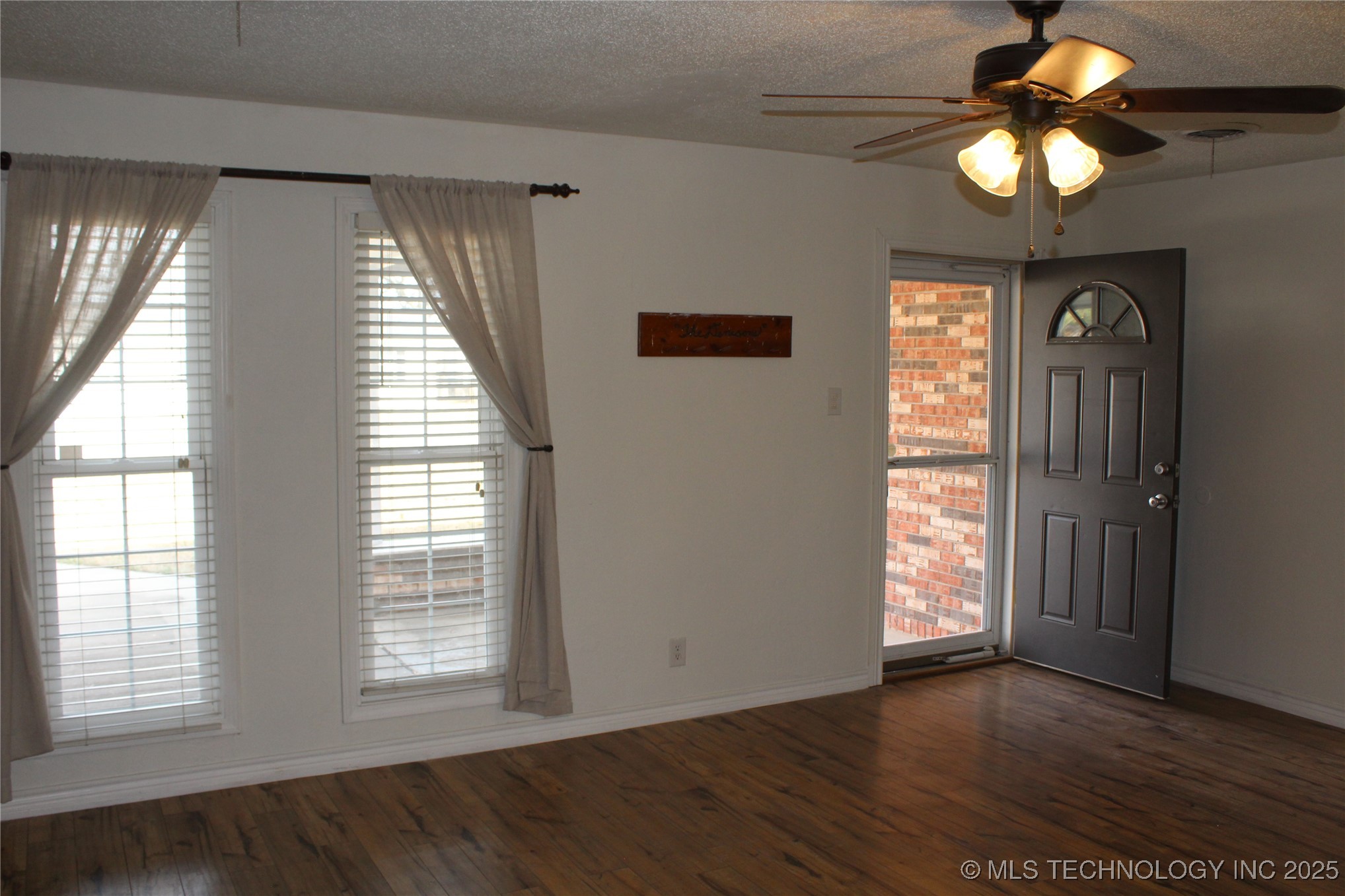 503 W Mccurtain Property Photo 10