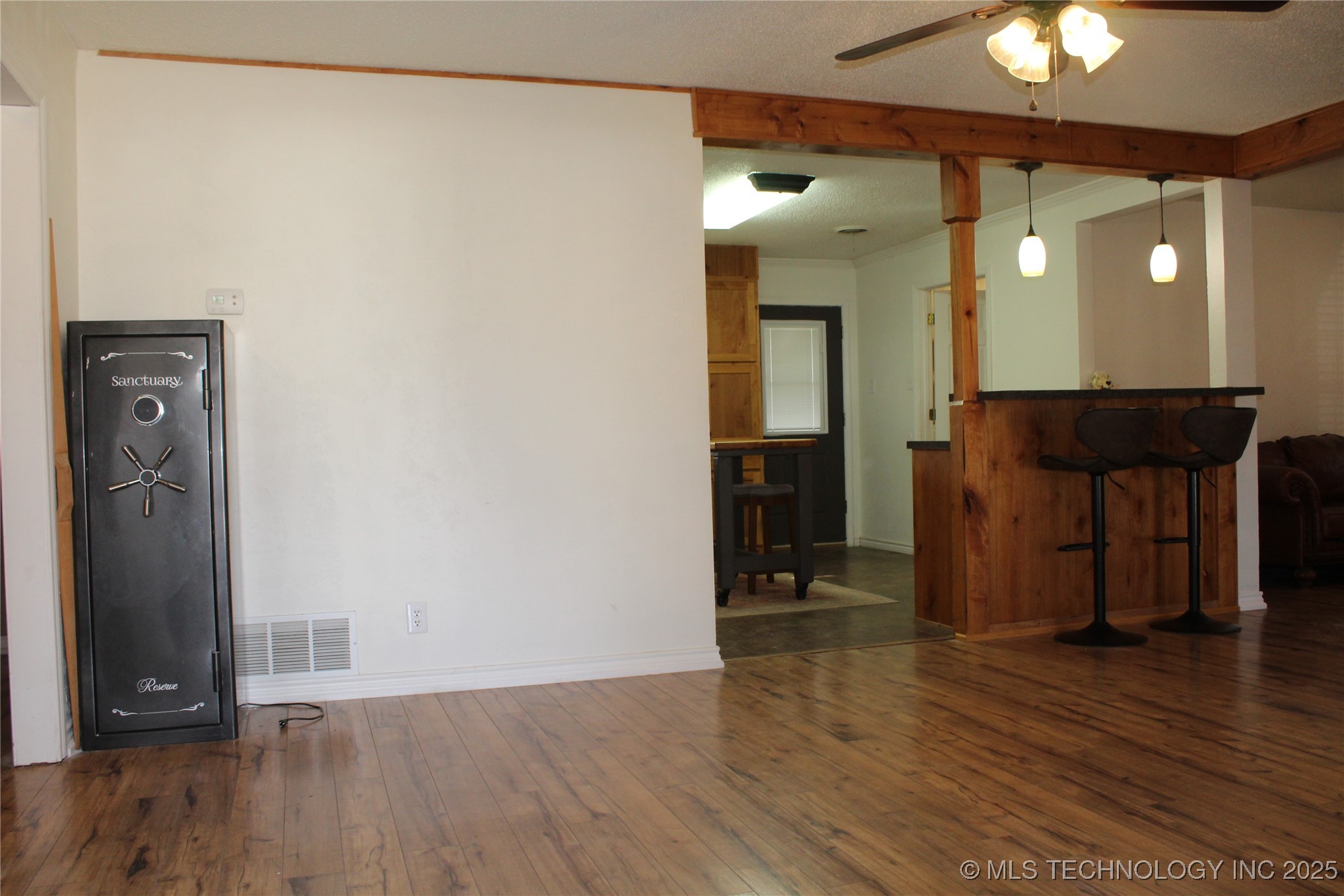 503 W Mccurtain Property Photo 11