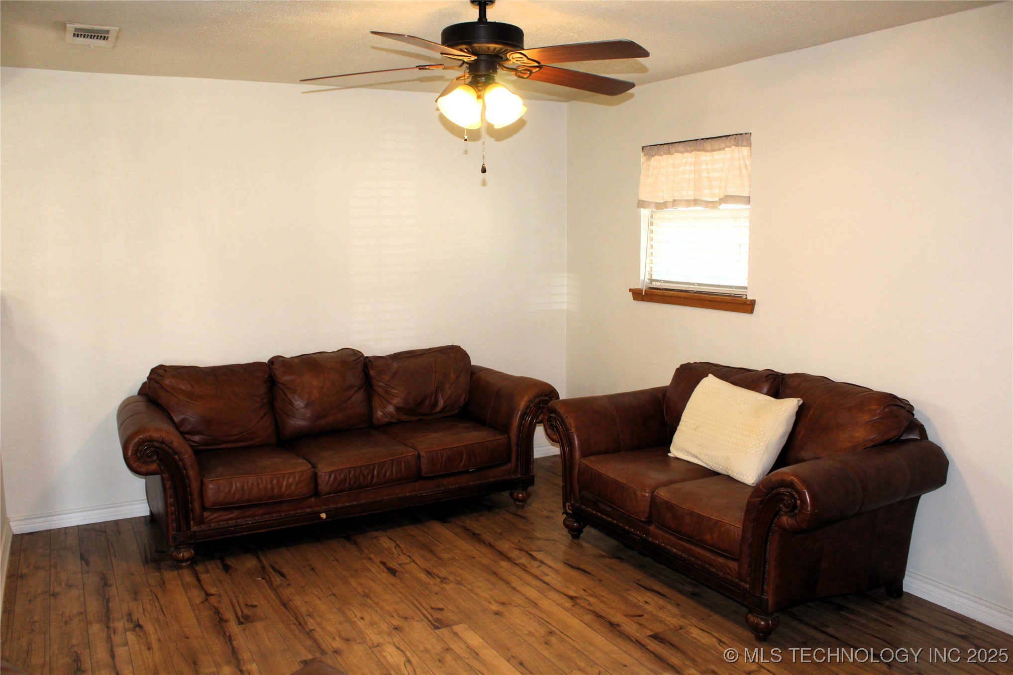 503 W Mccurtain Property Photo 13