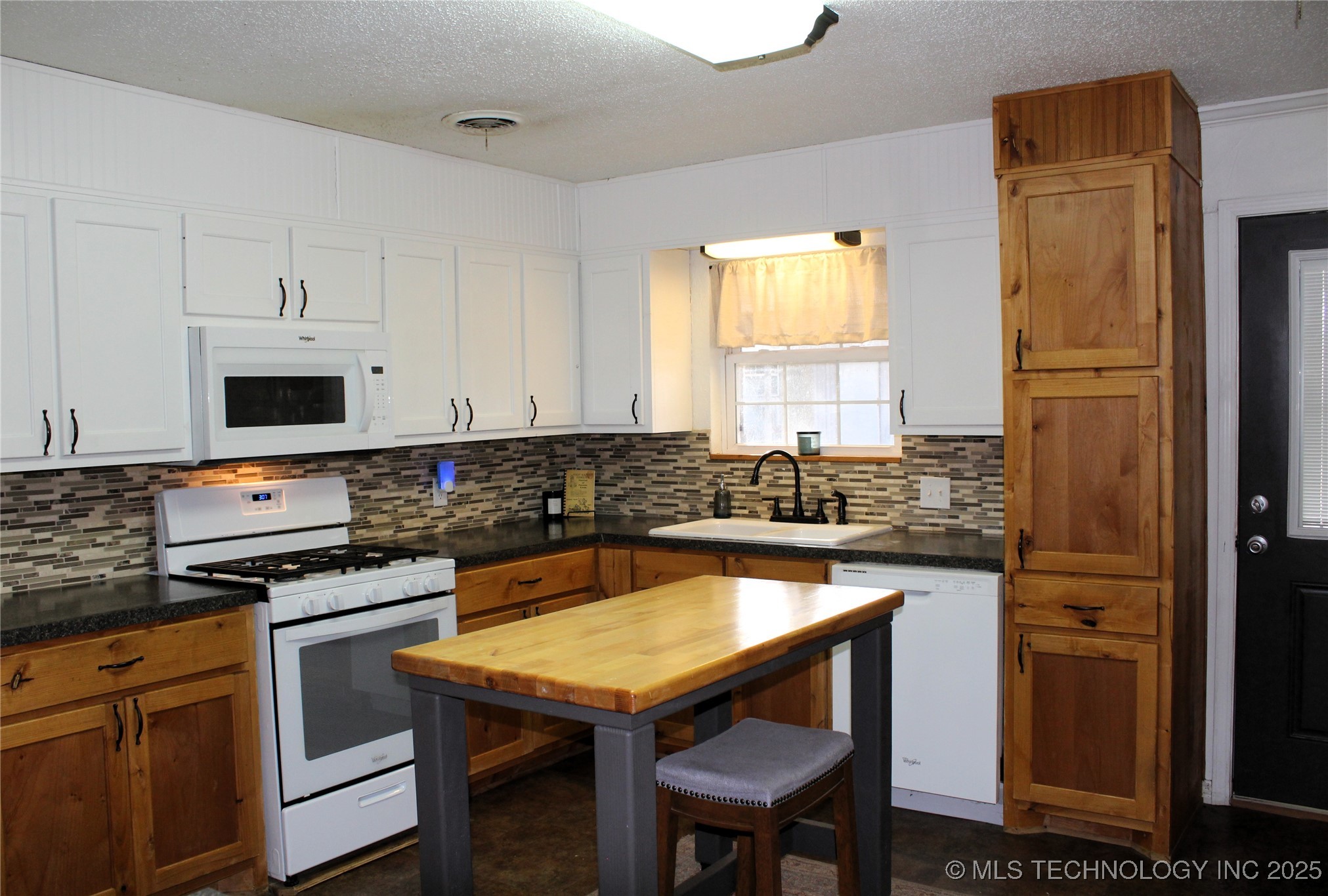 503 W Mccurtain Property Photo 14