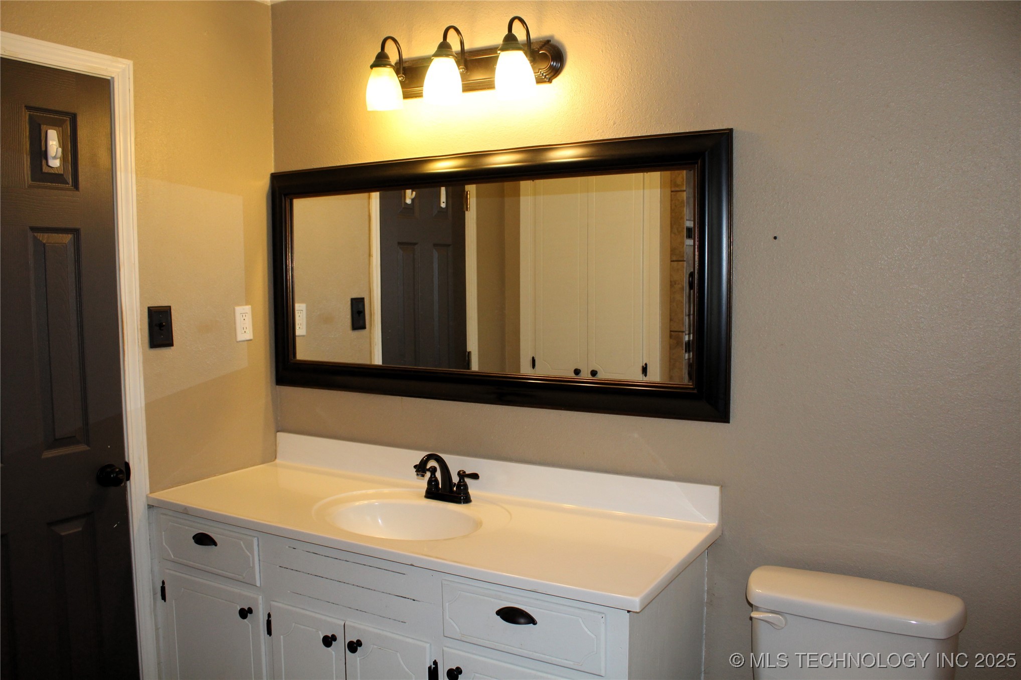 503 W Mccurtain Property Photo 18