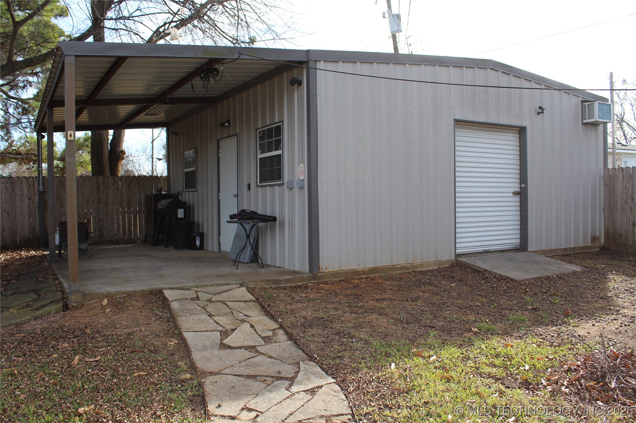 503 W Mccurtain Property Photo 45