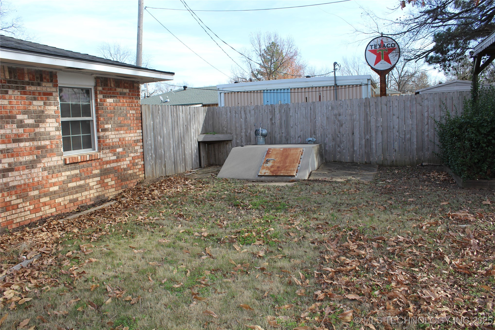 503 W Mccurtain Property Photo 58