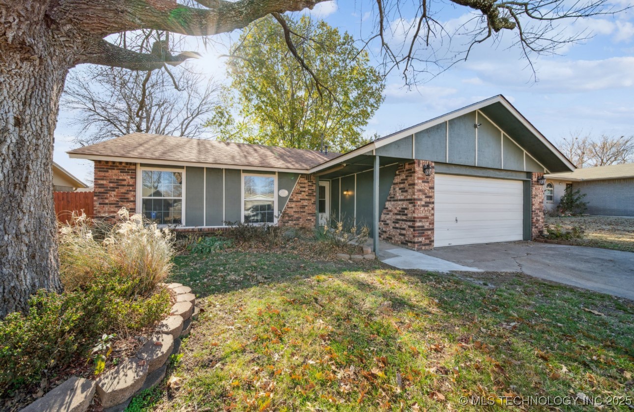 151 W Kent Street Property Photo 1