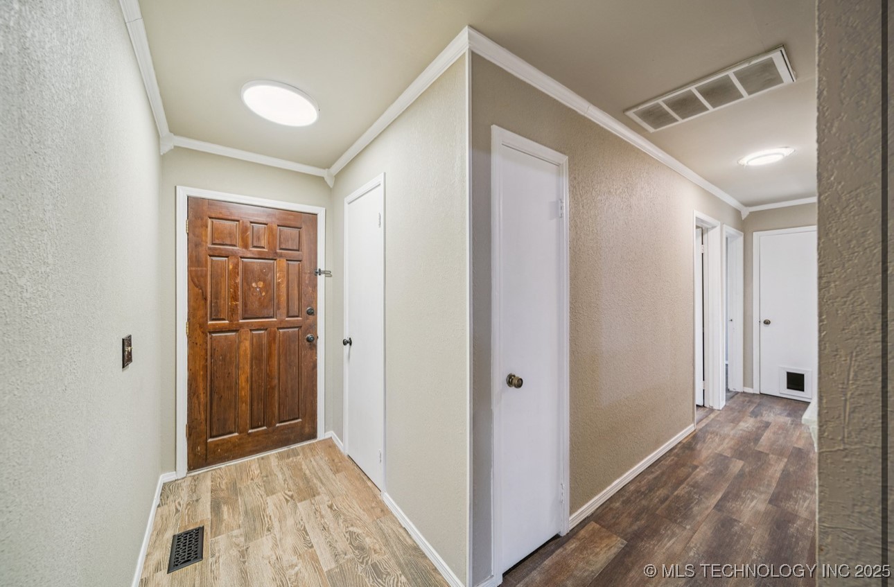 151 W Kent Street Property Photo 3