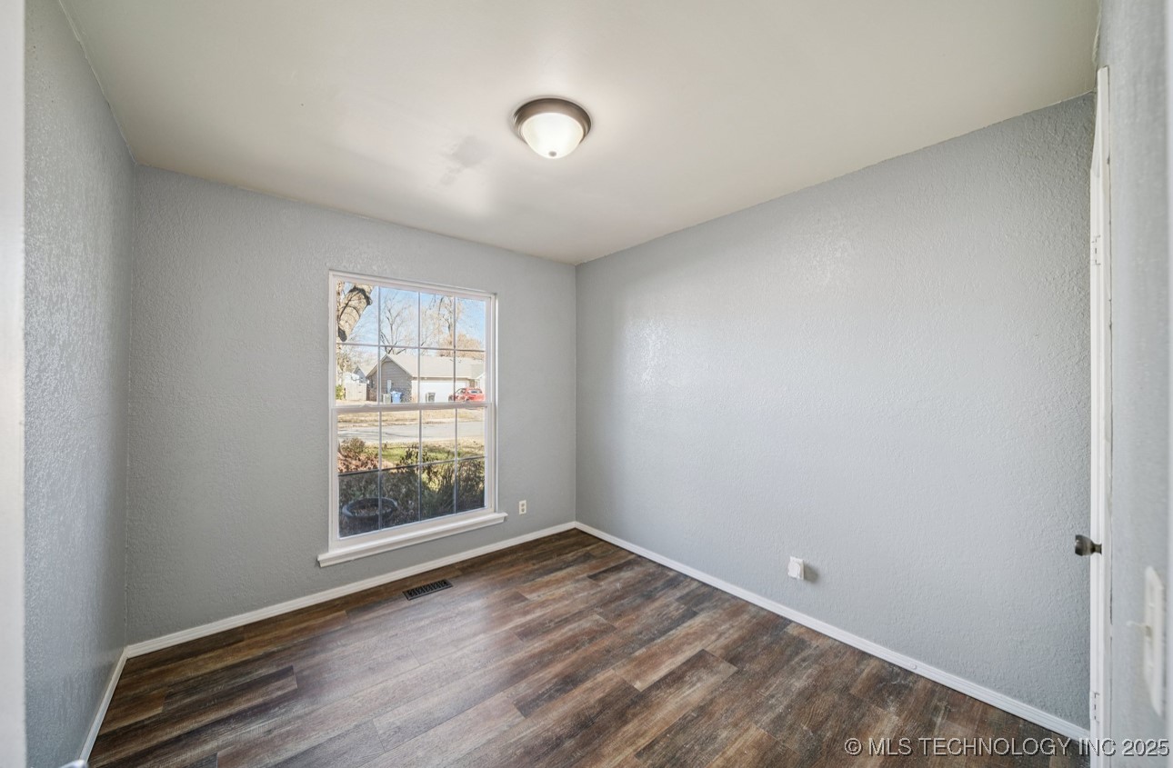 151 W Kent Street Property Photo 13