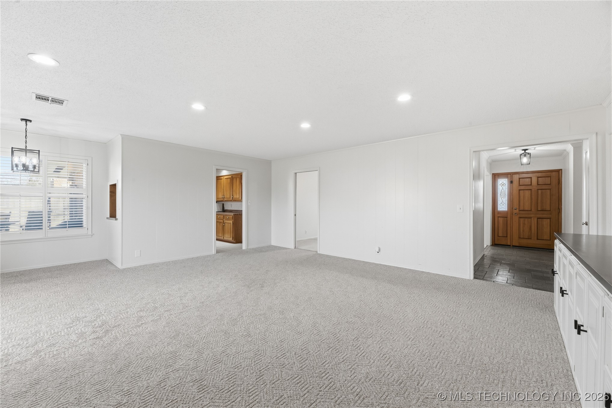 1037 Meadow Drive Property Photo 5