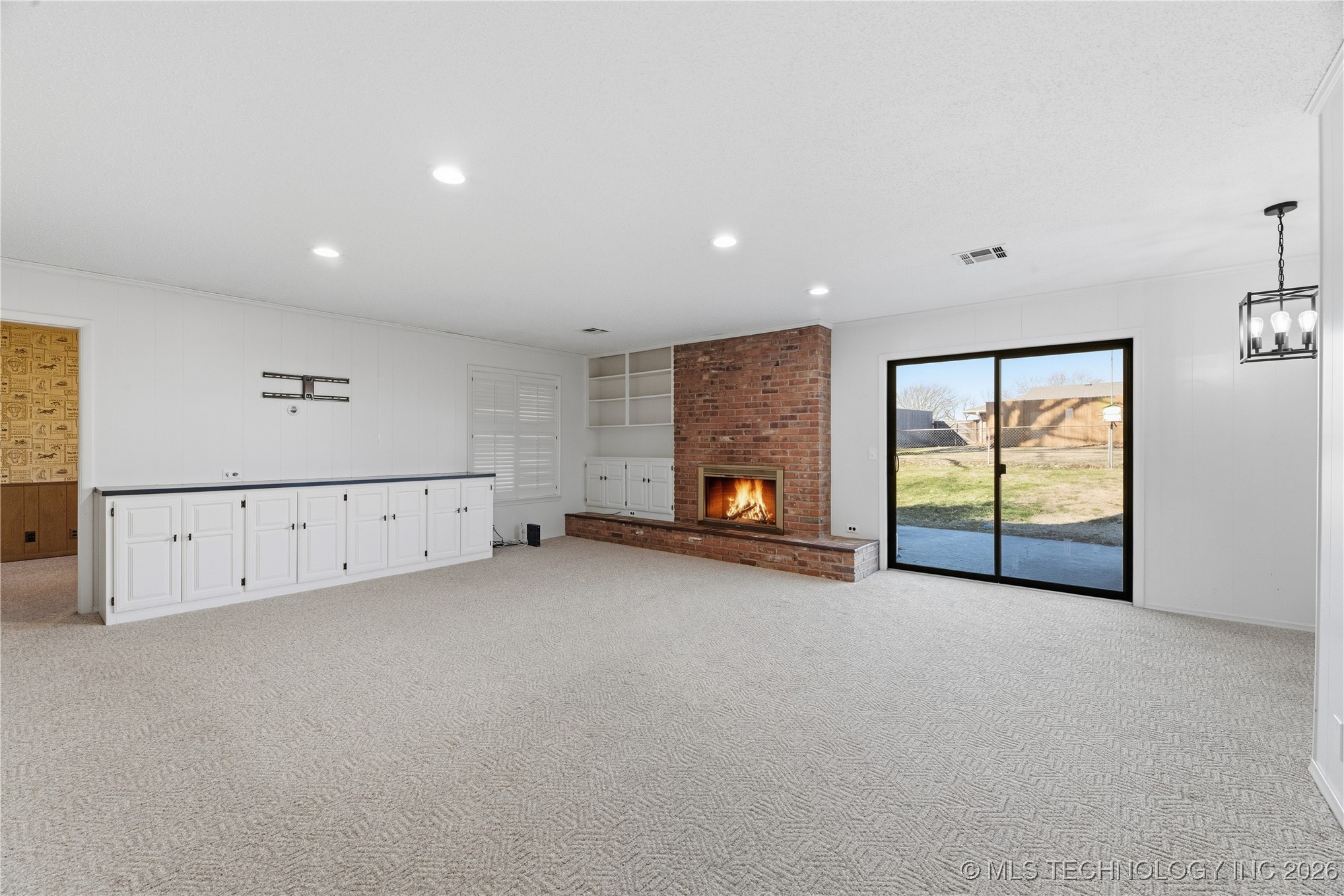 1037 Meadow Drive Property Photo 6