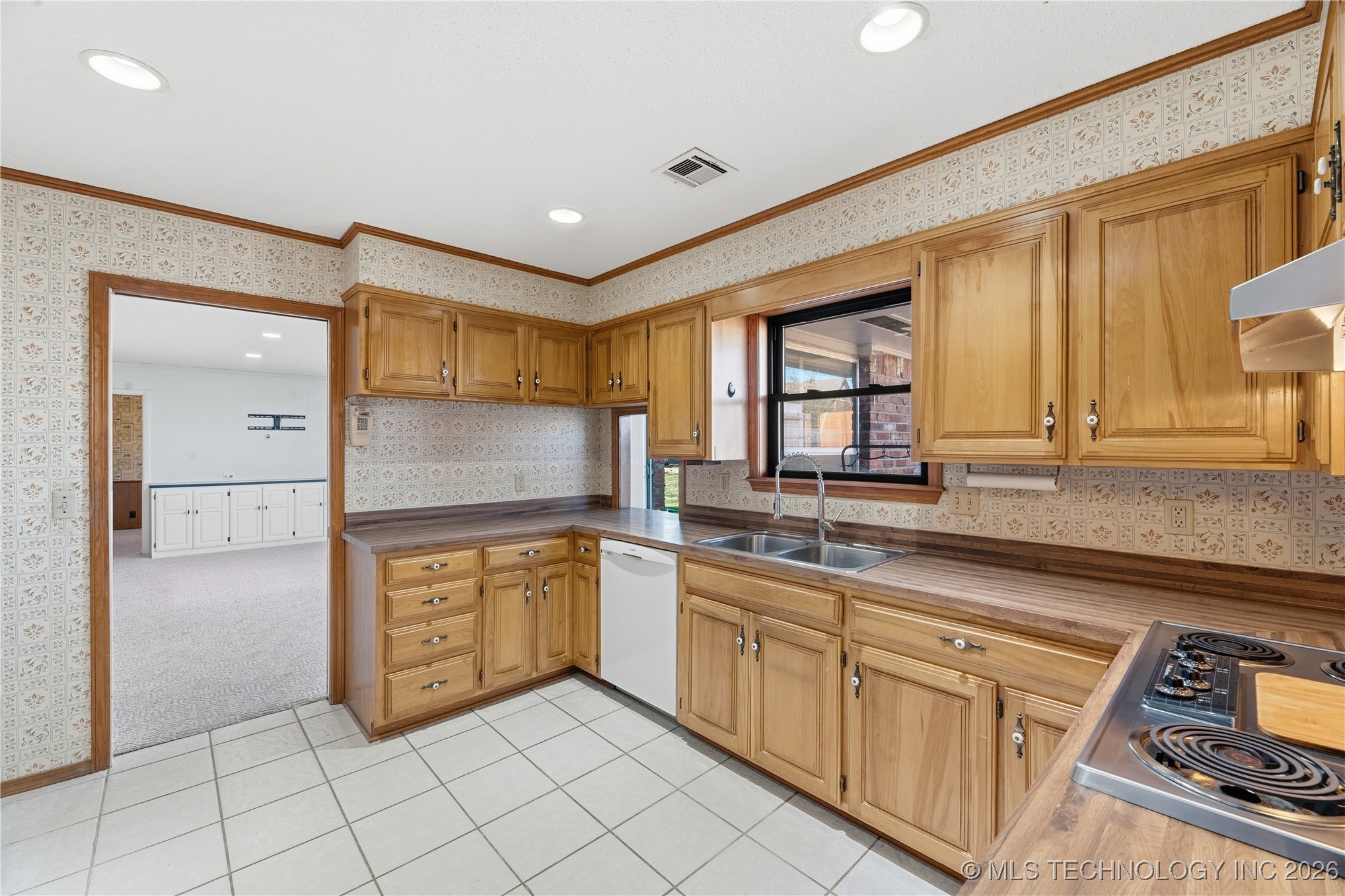 1037 Meadow Drive Property Photo 10