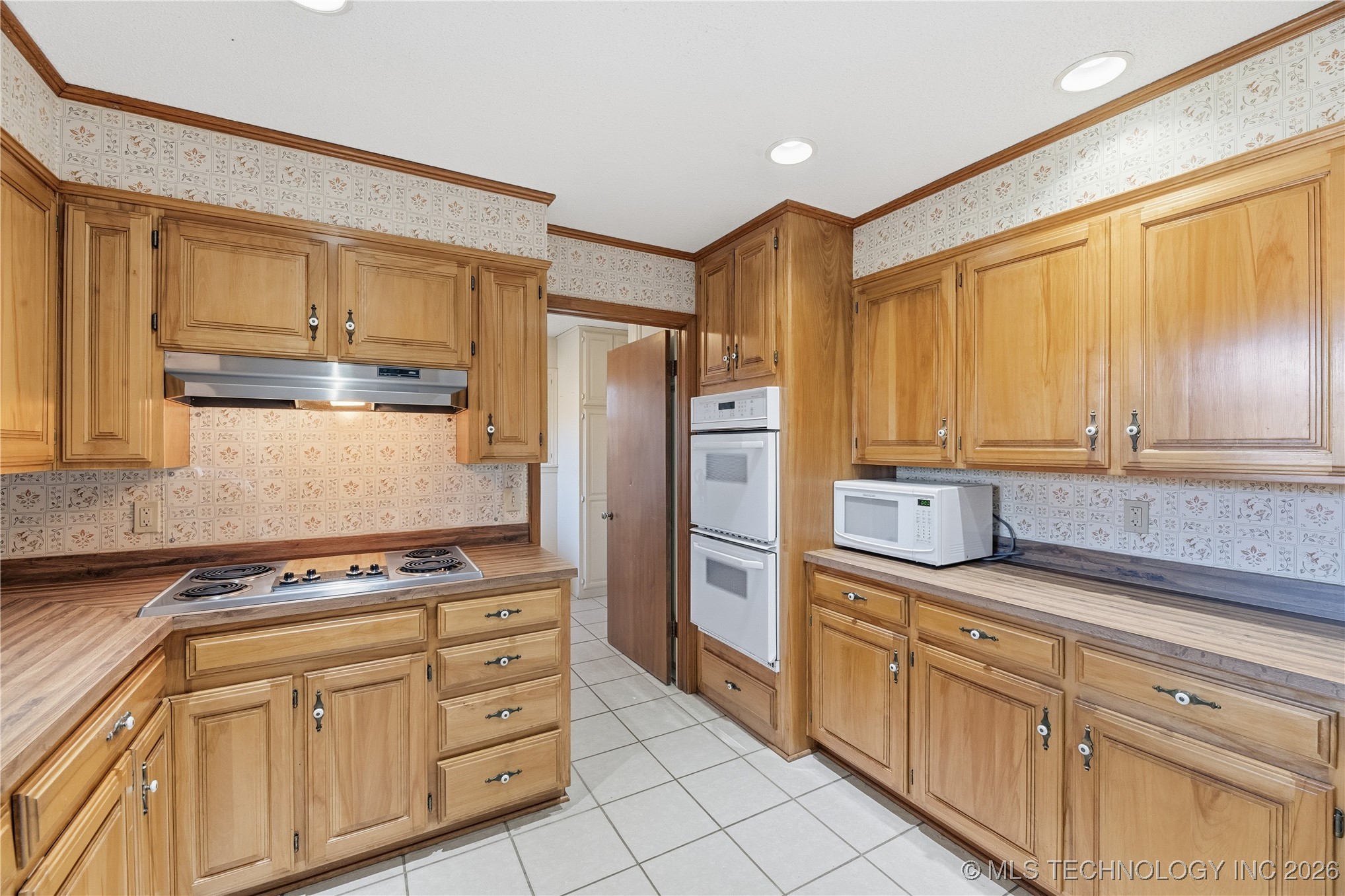 1037 Meadow Drive Property Photo 12