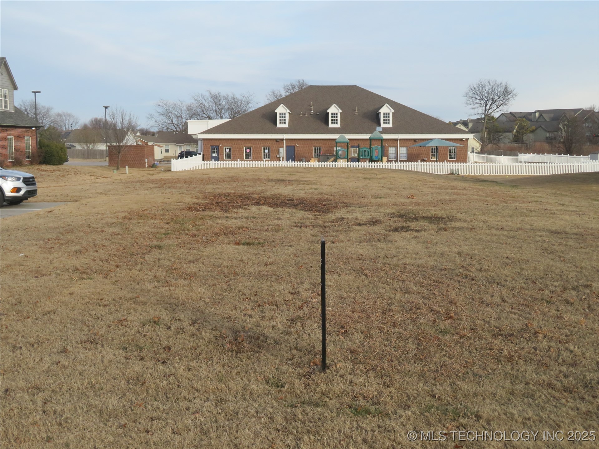 8817 E 145th Street N Property Photo 4