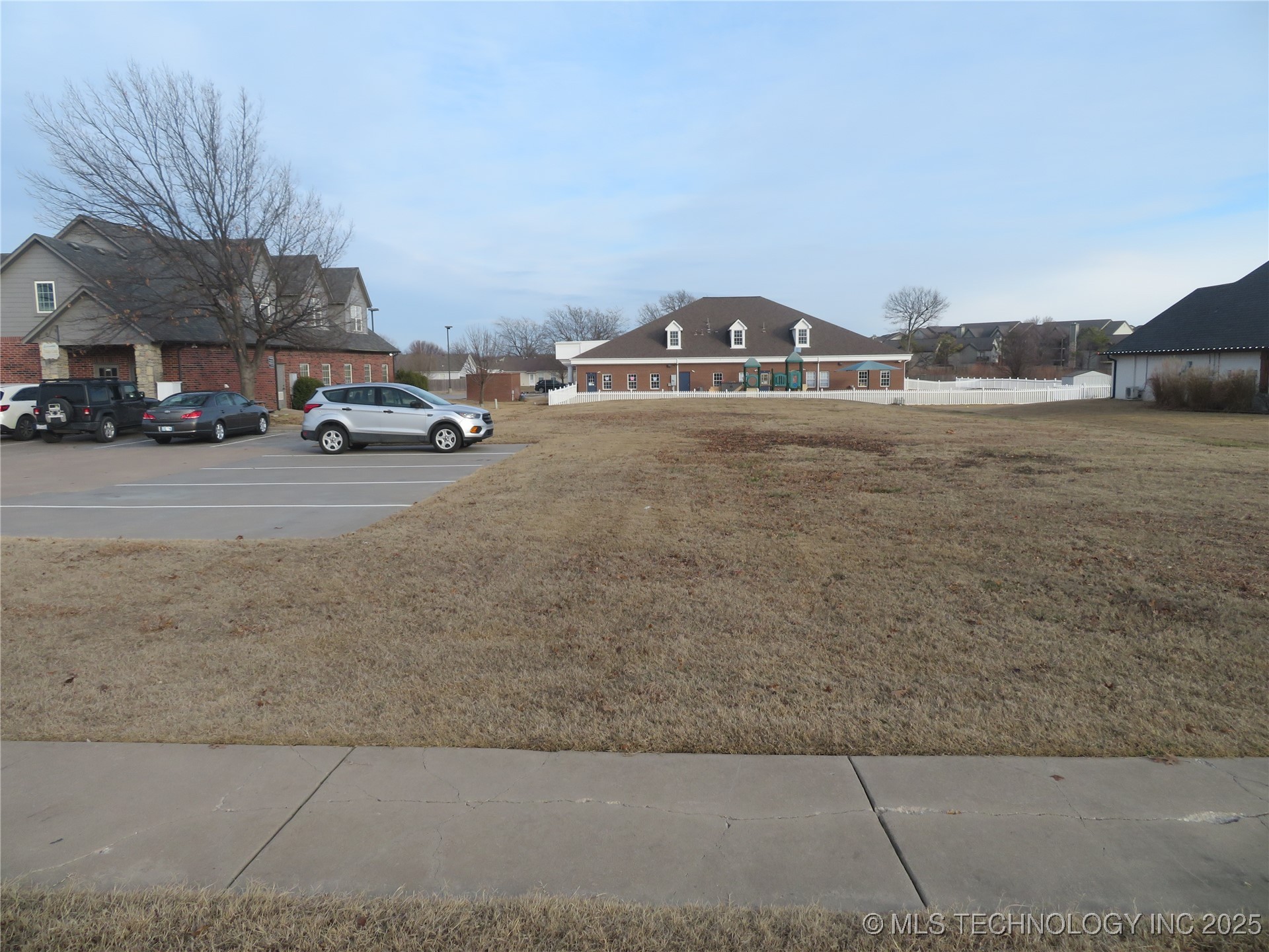 8817 E 145th Street N Property Photo 6