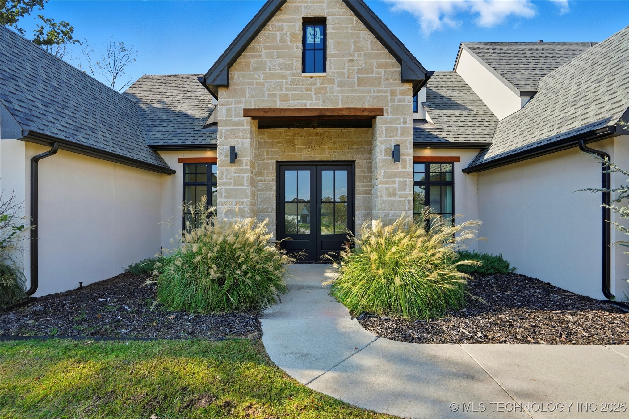 2714 Falls Bend Drive Property Photo 3