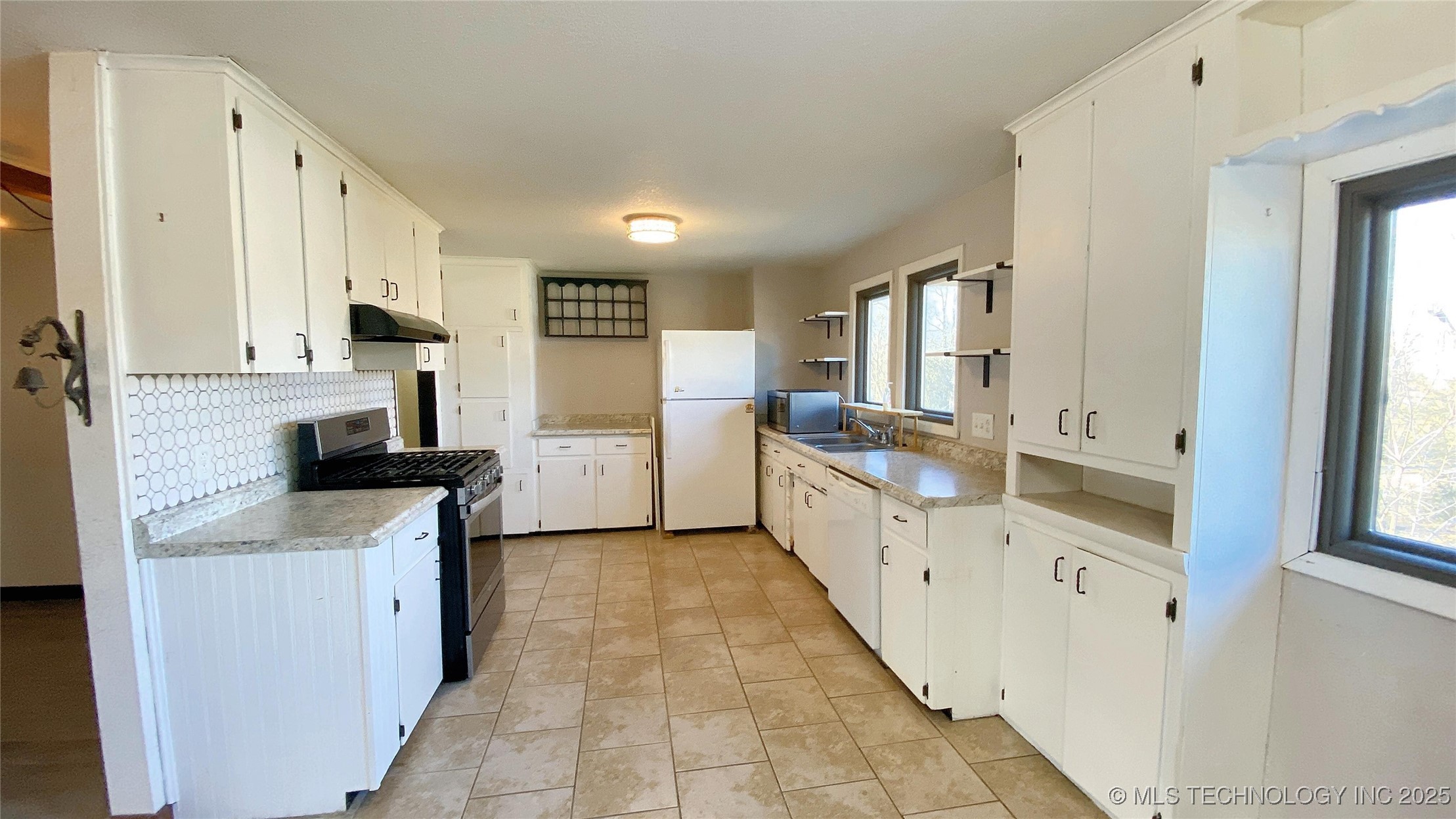 1104 Michael Street Property Photo 4