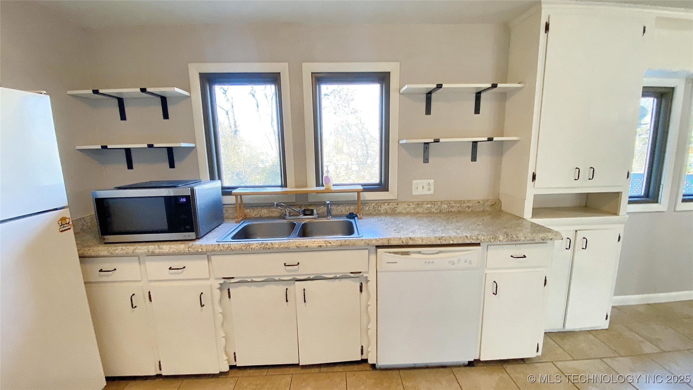 1104 Michael Street Property Photo 5