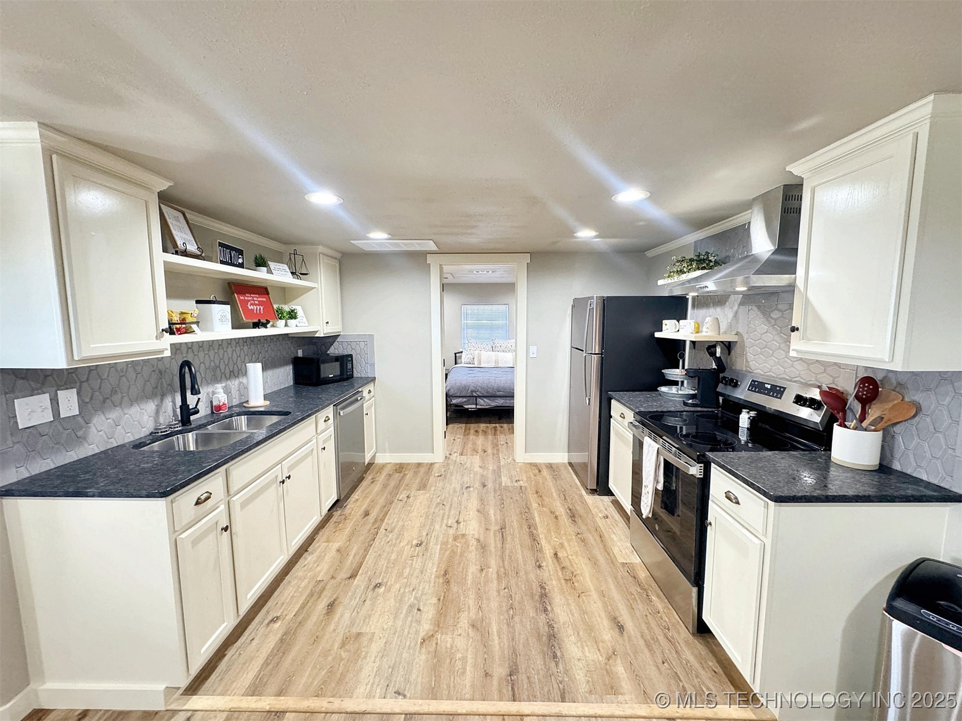 112 W Allen Road Property Photo 20