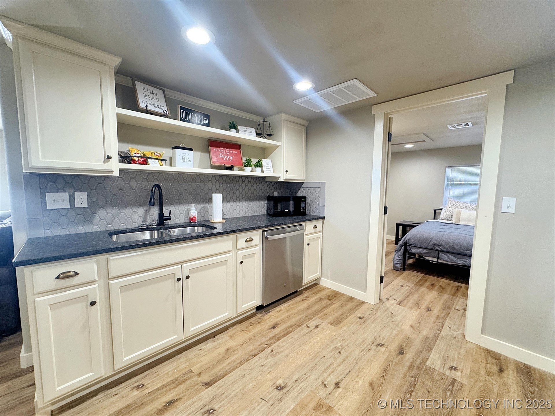 112 W Allen Road Property Photo 21