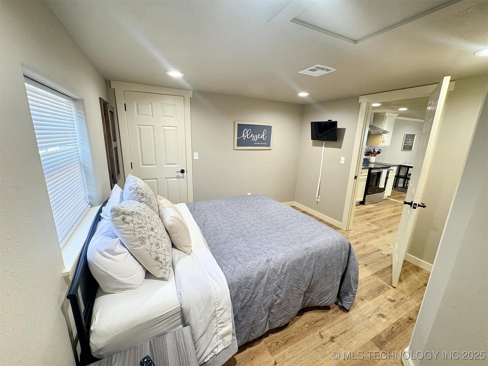 112 W Allen Road Property Photo 30