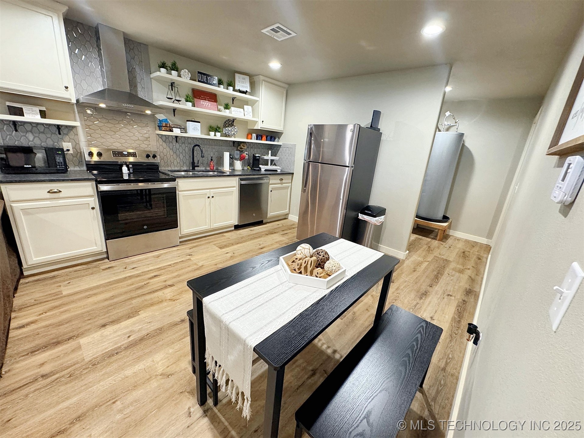 112 W Allen Road Property Photo 54