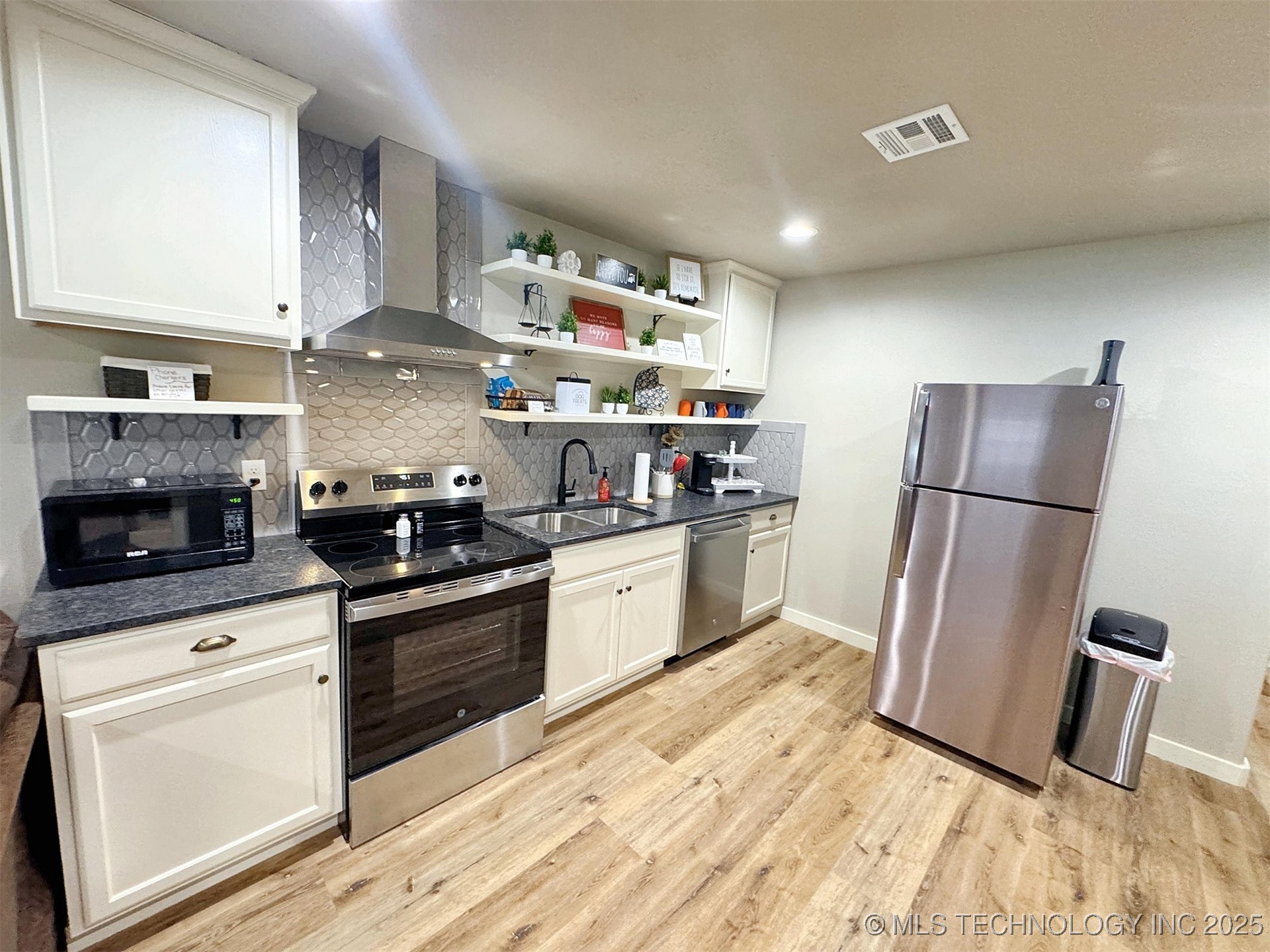 112 W Allen Road Property Photo 56