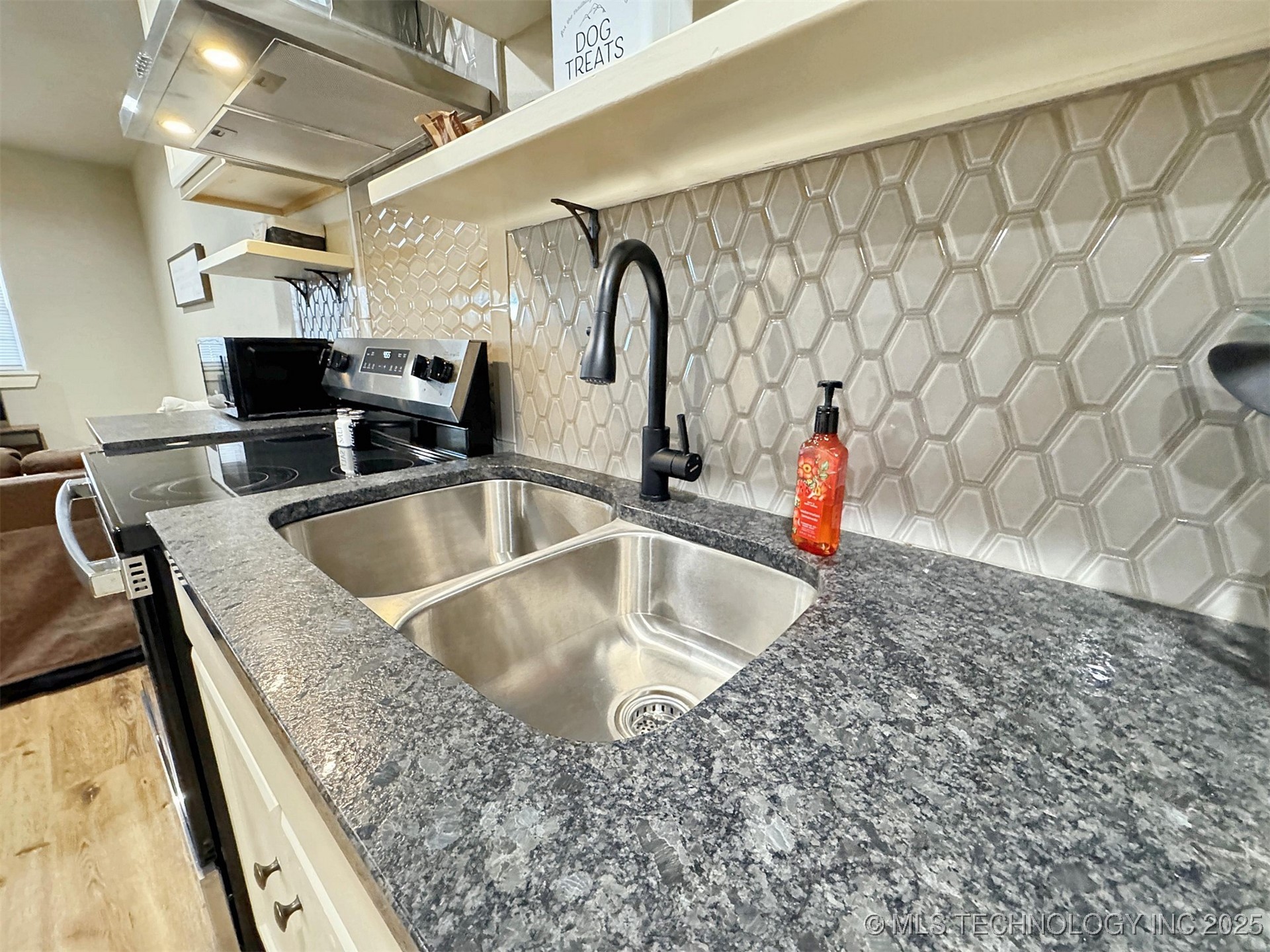 112 W Allen Road Property Photo 69