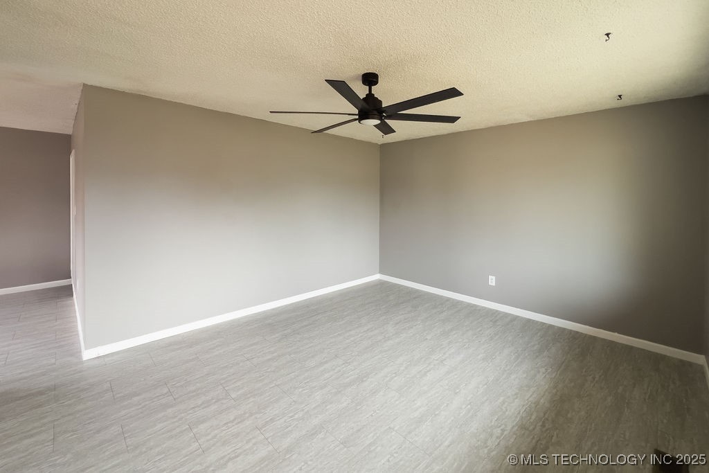 2203 S 124th East Avenue Property Photo 5