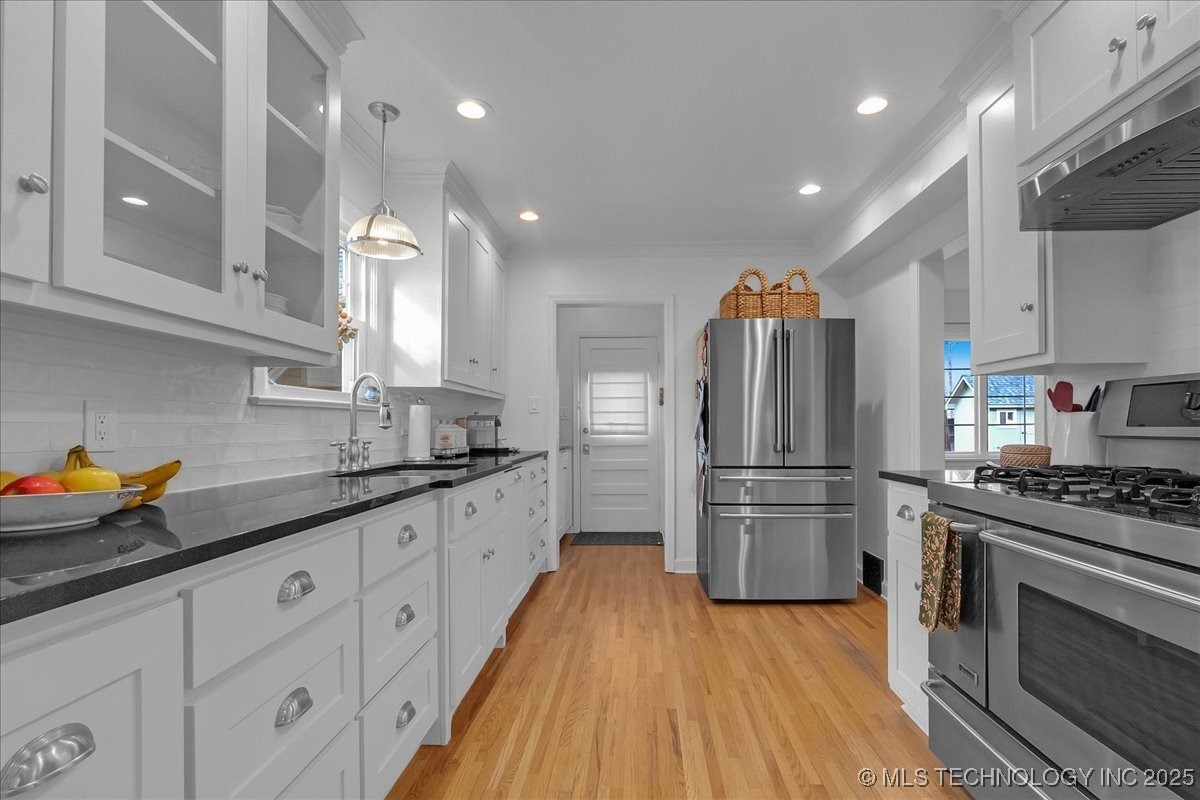 2245 E 22nd Place S Property Photo 5