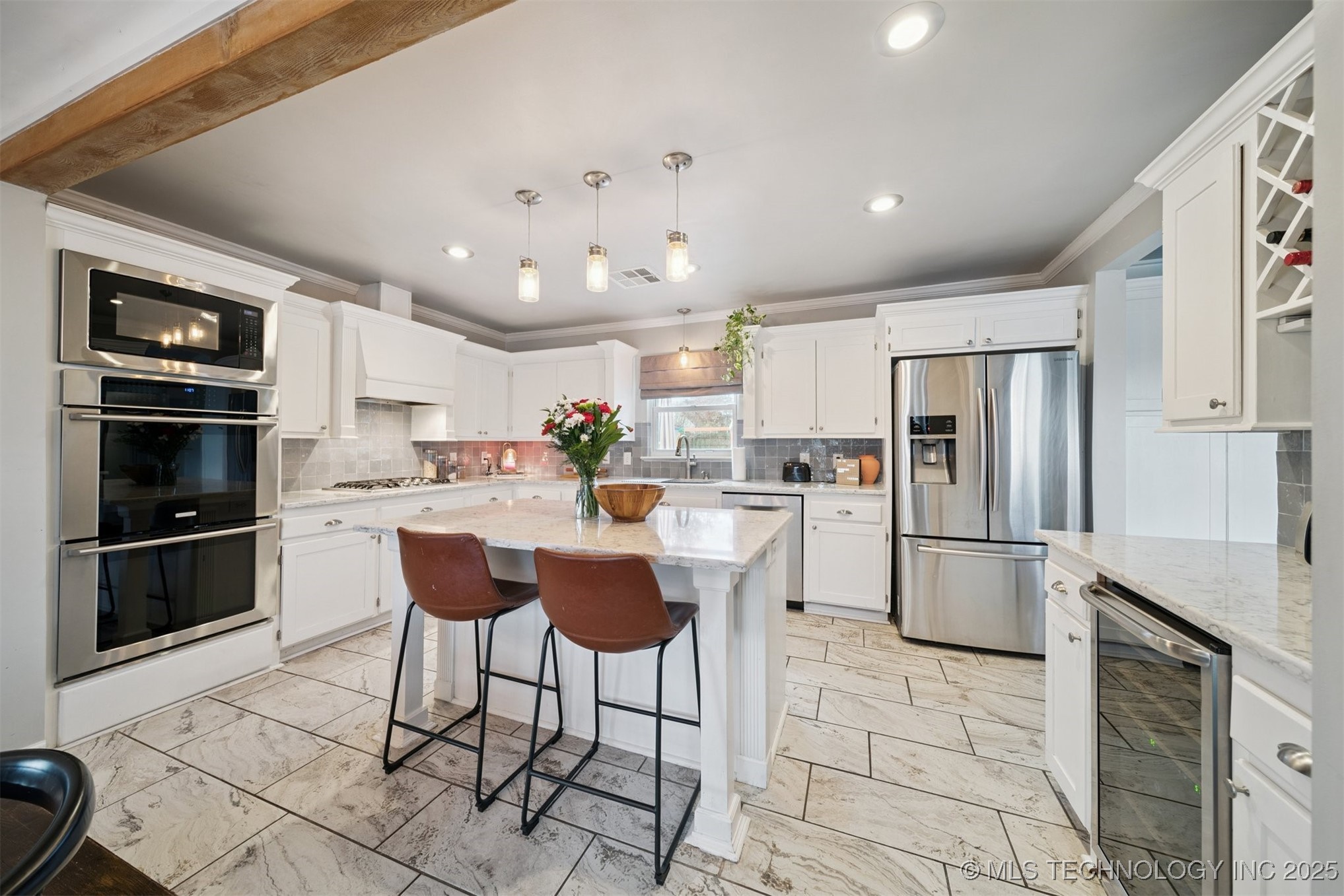 2340 S College Avenue S Property Photo 3