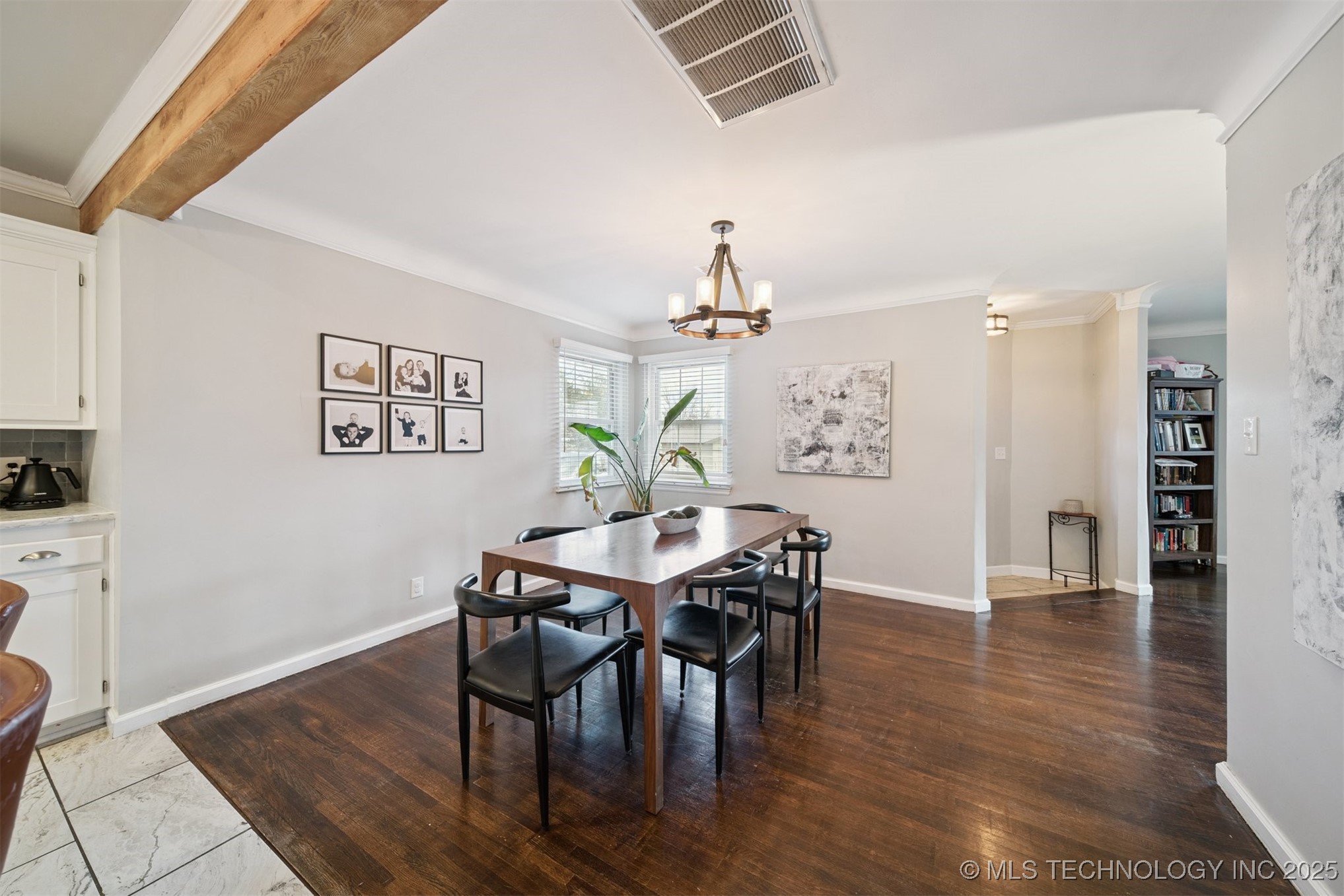 2340 S College Avenue S Property Photo 4