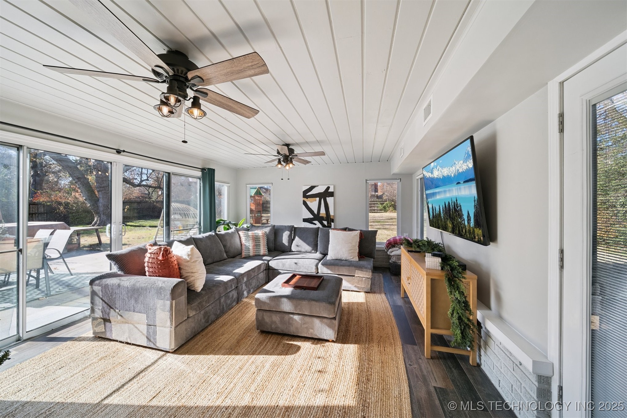 2340 S College Avenue S Property Photo 5