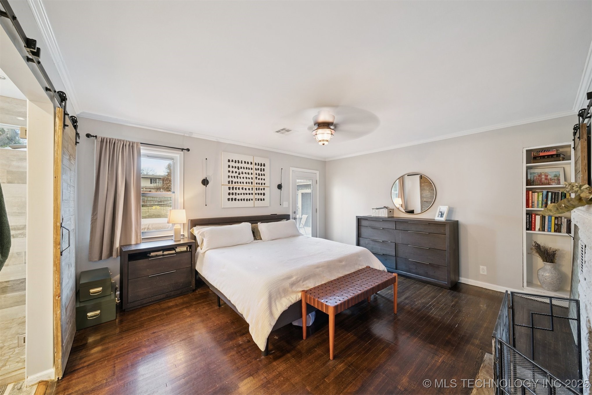 2340 S College Avenue S Property Photo 6