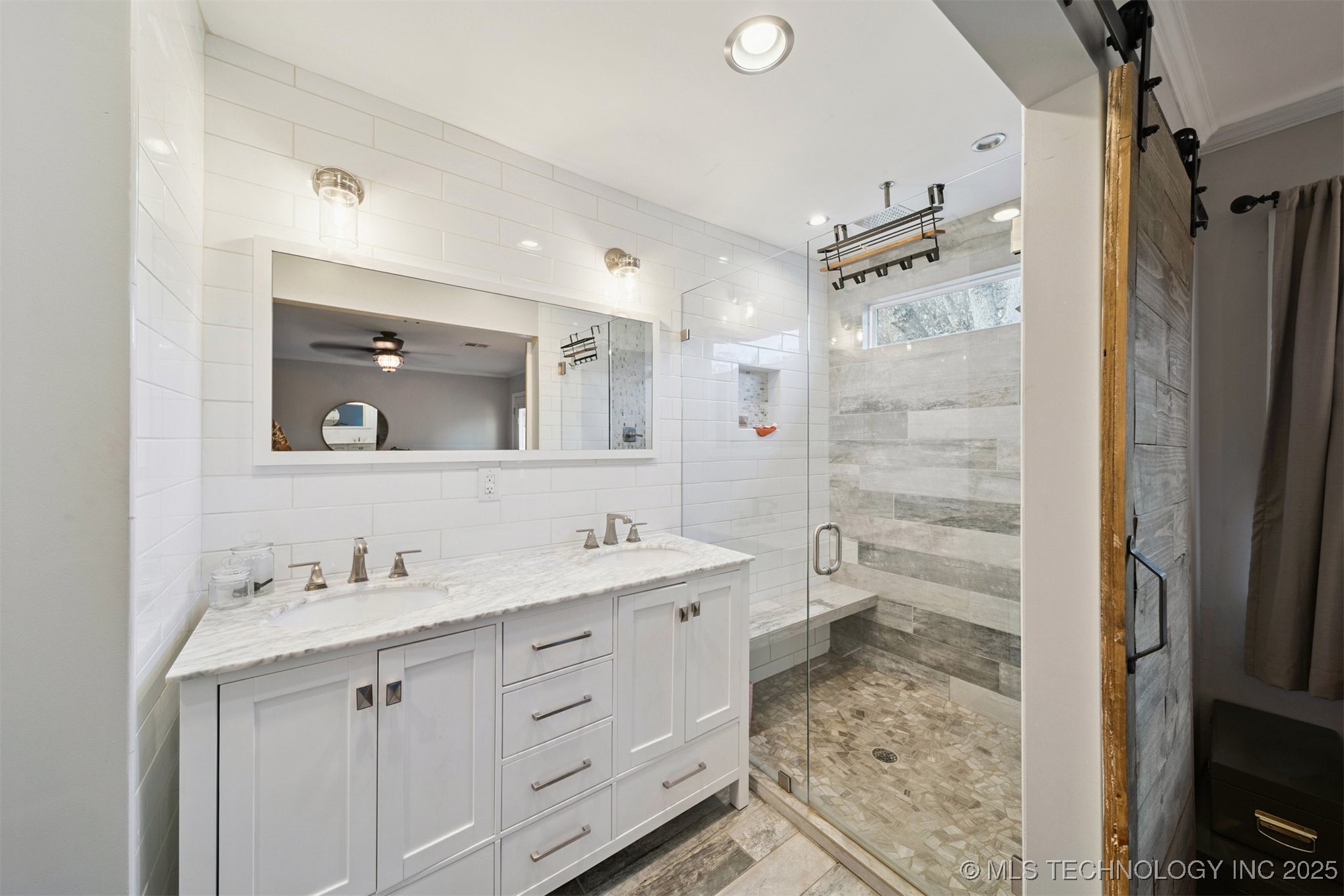 2340 S College Avenue S Property Photo 7