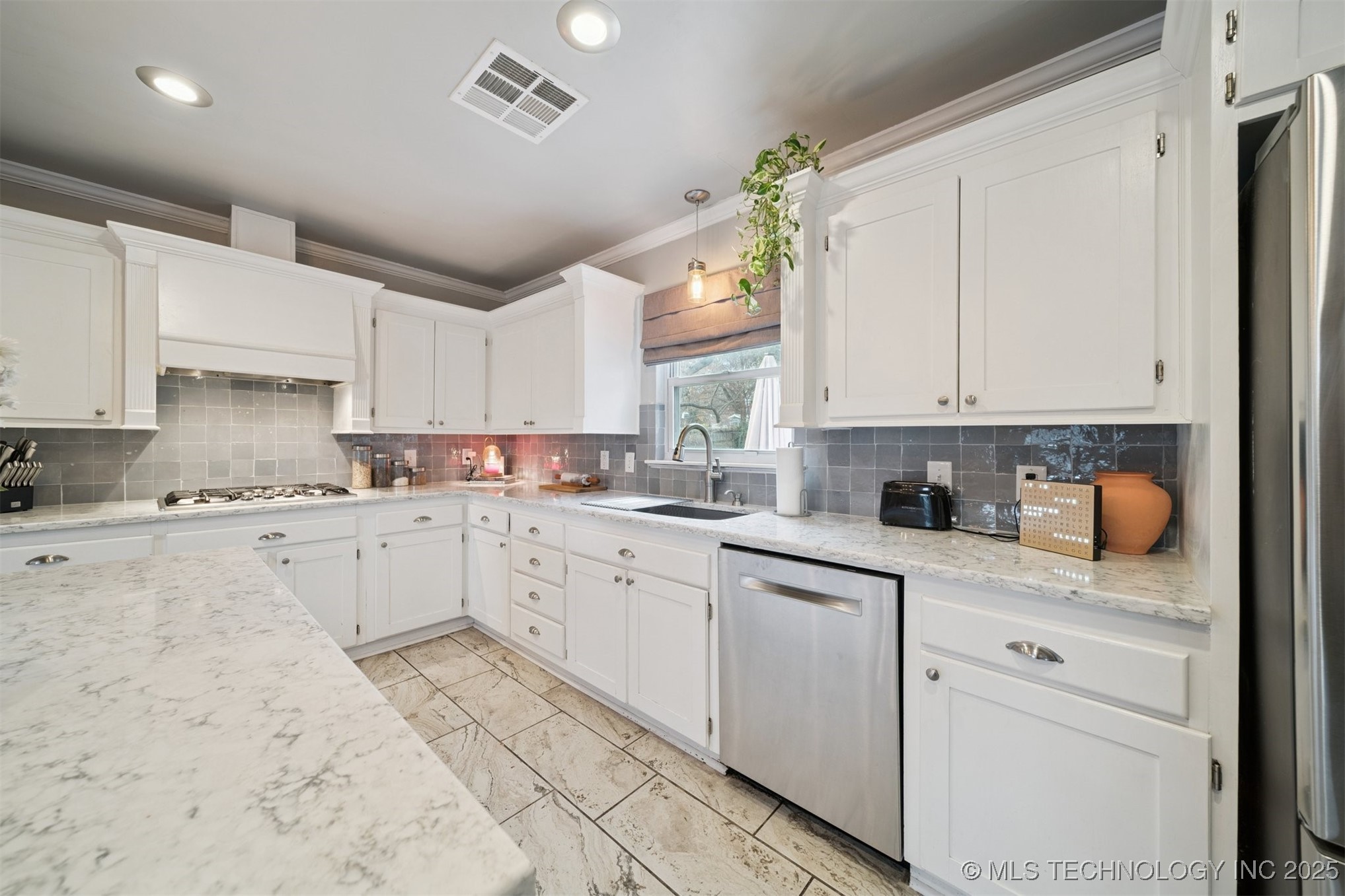 2340 S College Avenue S Property Photo 24