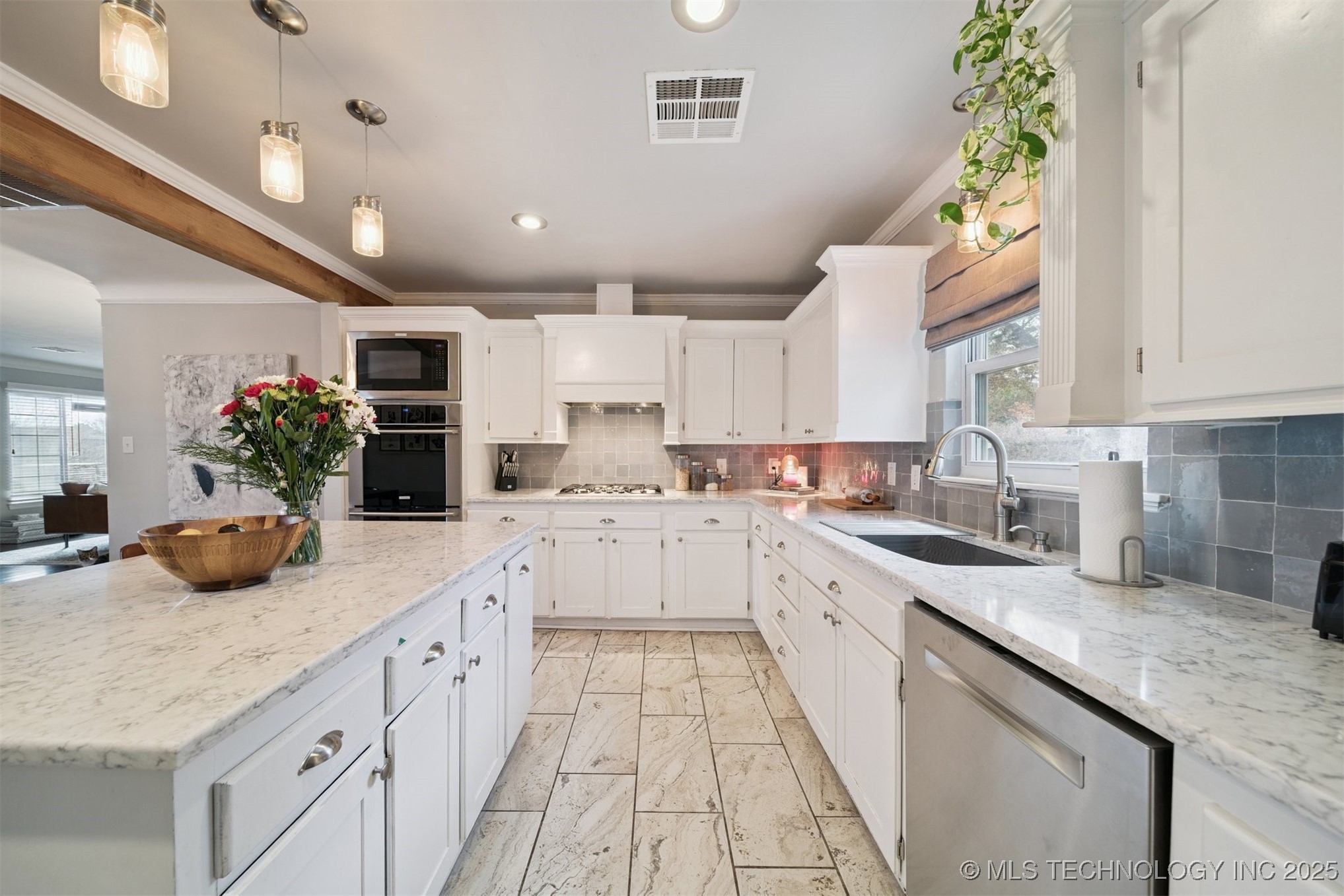 2340 S College Avenue S Property Photo 25