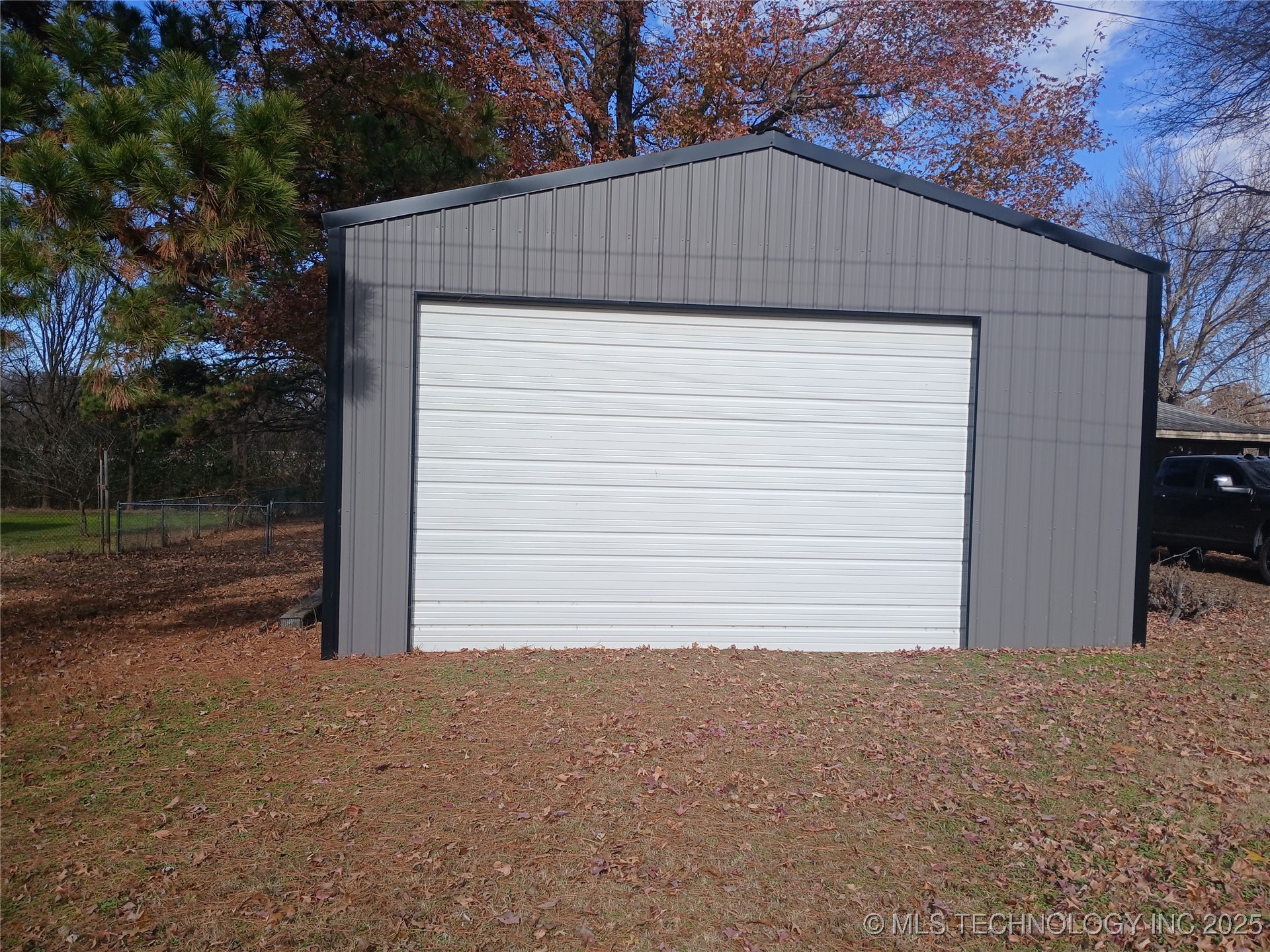 415299 E 1073 Road Property Photo 5