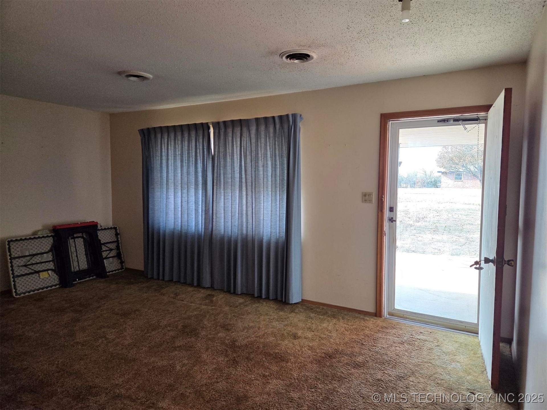 400 S Caney Street Property Photo 2