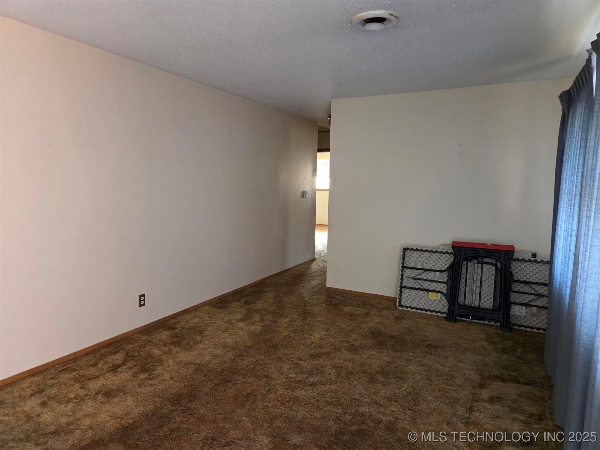 400 S Caney Street Property Photo 3