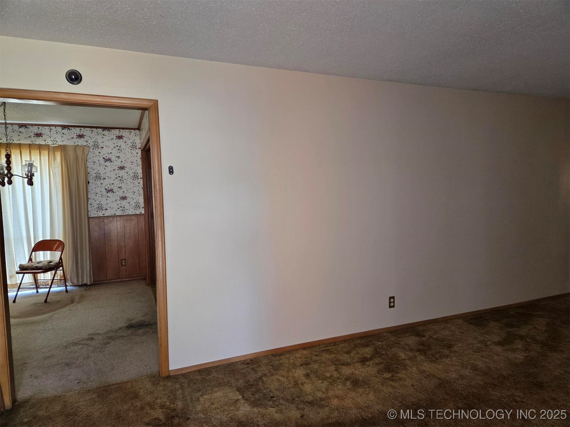 400 S Caney Street Property Photo 4