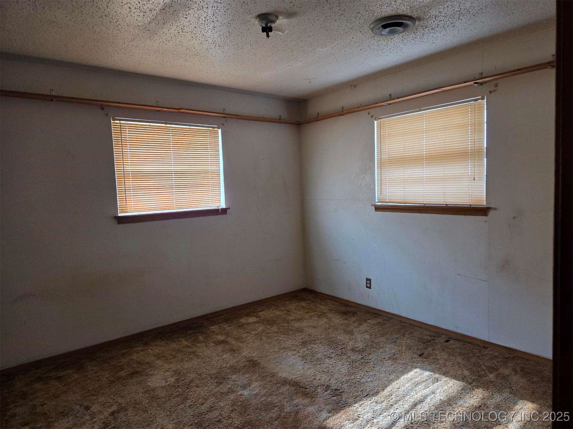 400 S Caney Street Property Photo 11