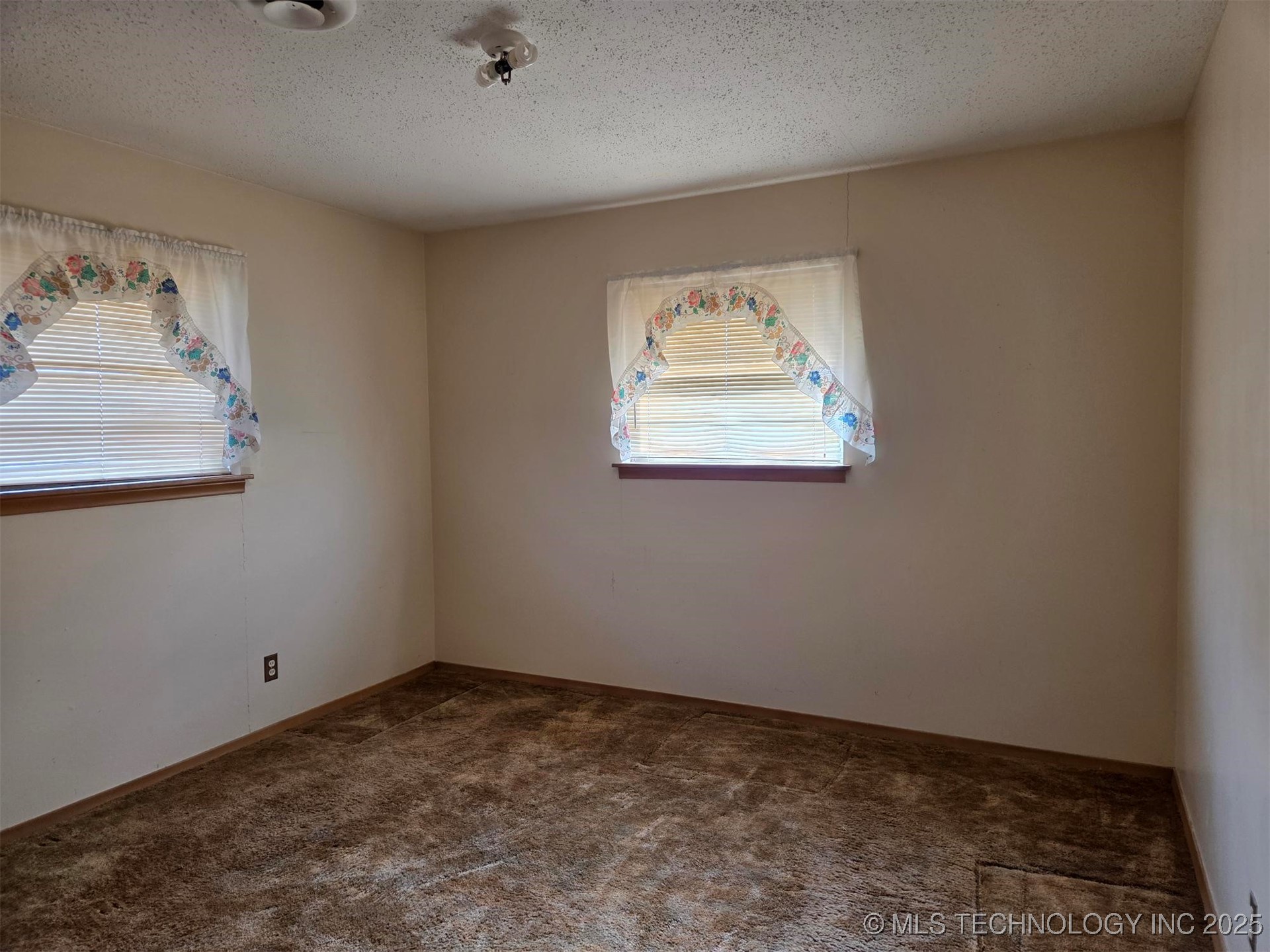 400 S Caney Street Property Photo 12