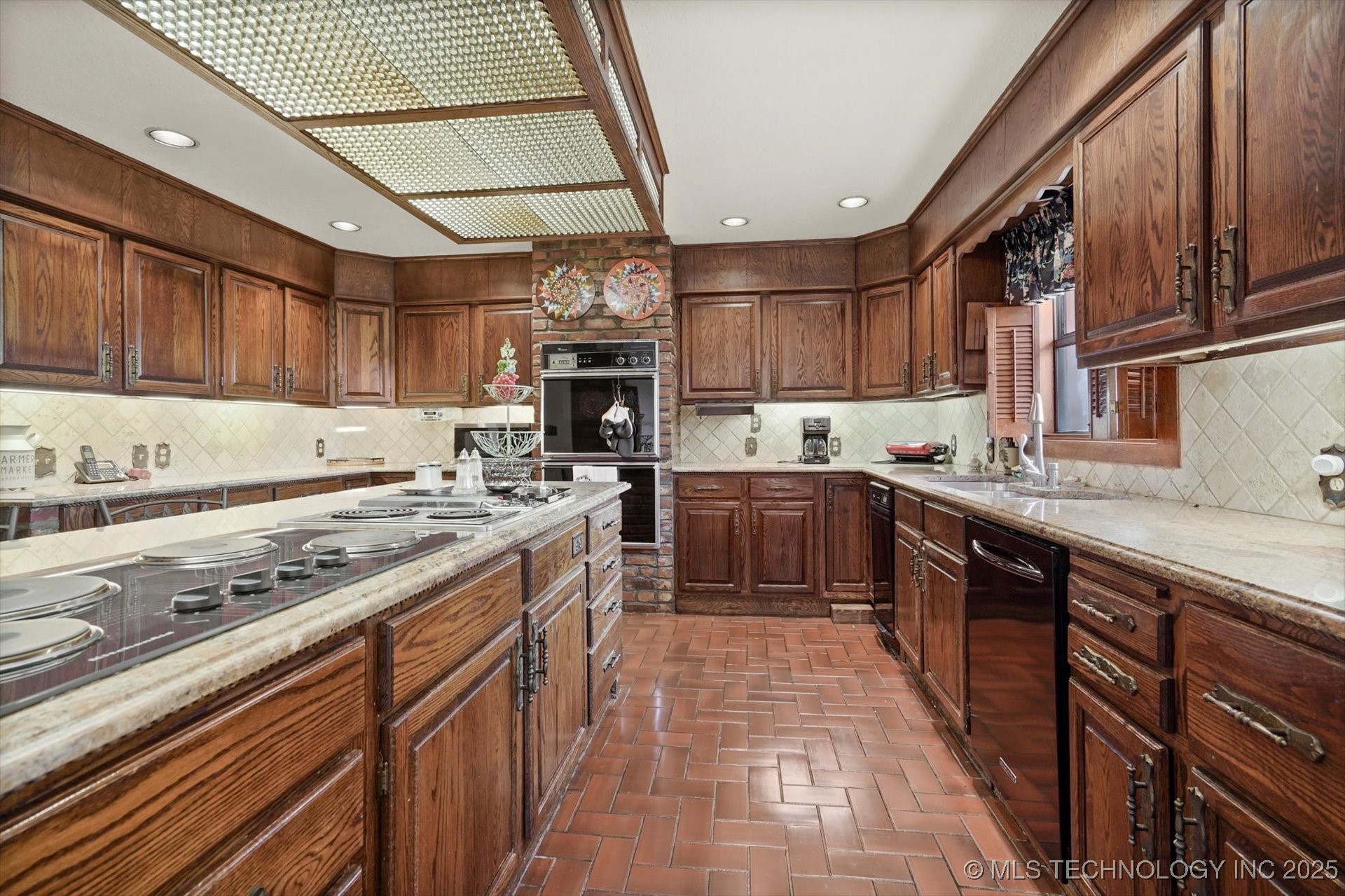 17331 S 174th Avenue E Property Photo 17