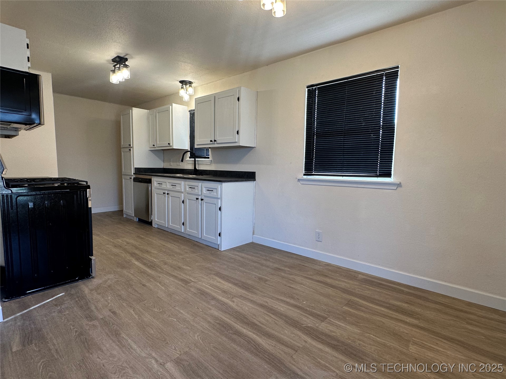 1500 E 3rd Street Property Photo 5