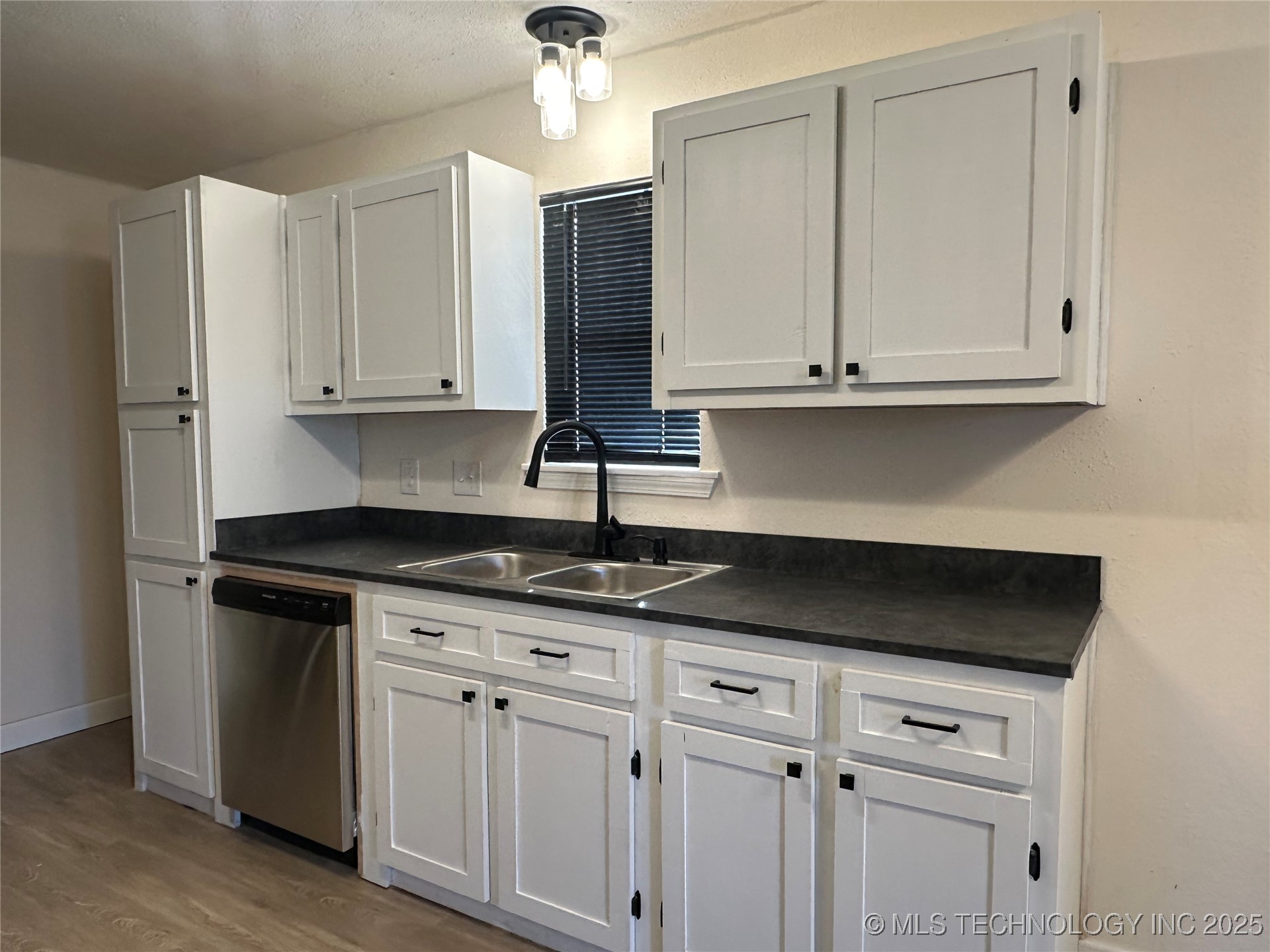 1500 E 3rd Street Property Photo 7