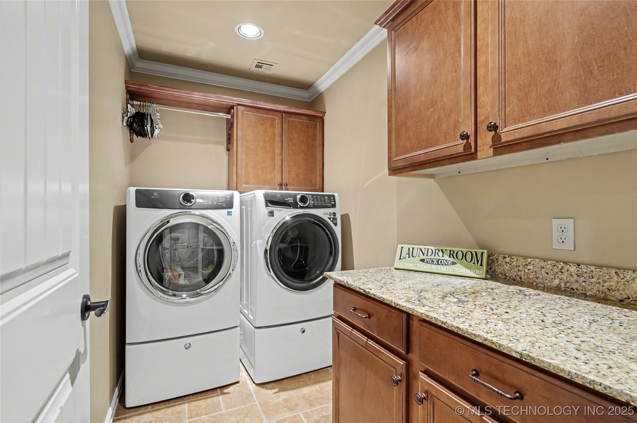 10928 S 77th East Place Property Photo 13