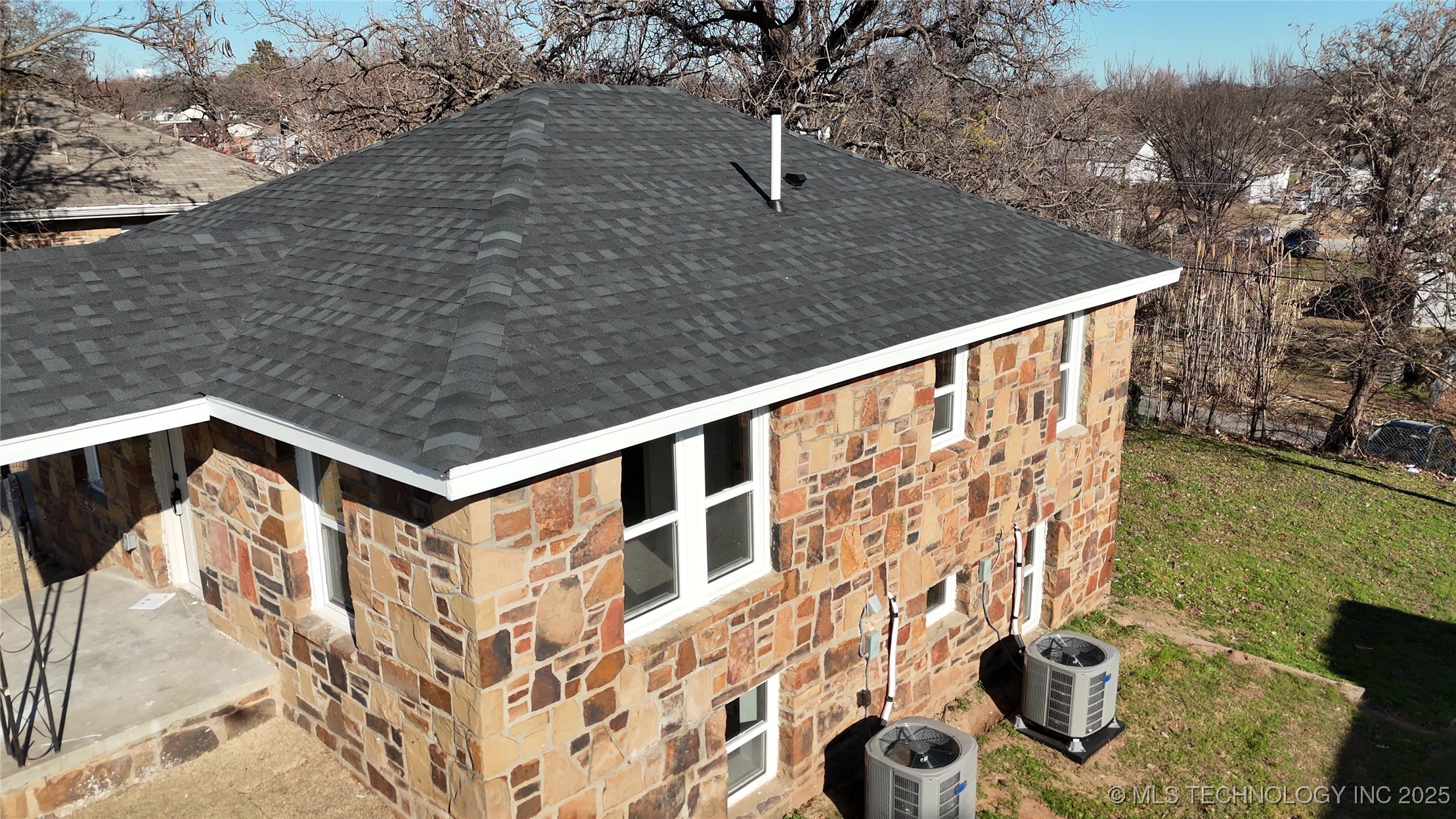 815 N Wilson Avenue Property Photo 3