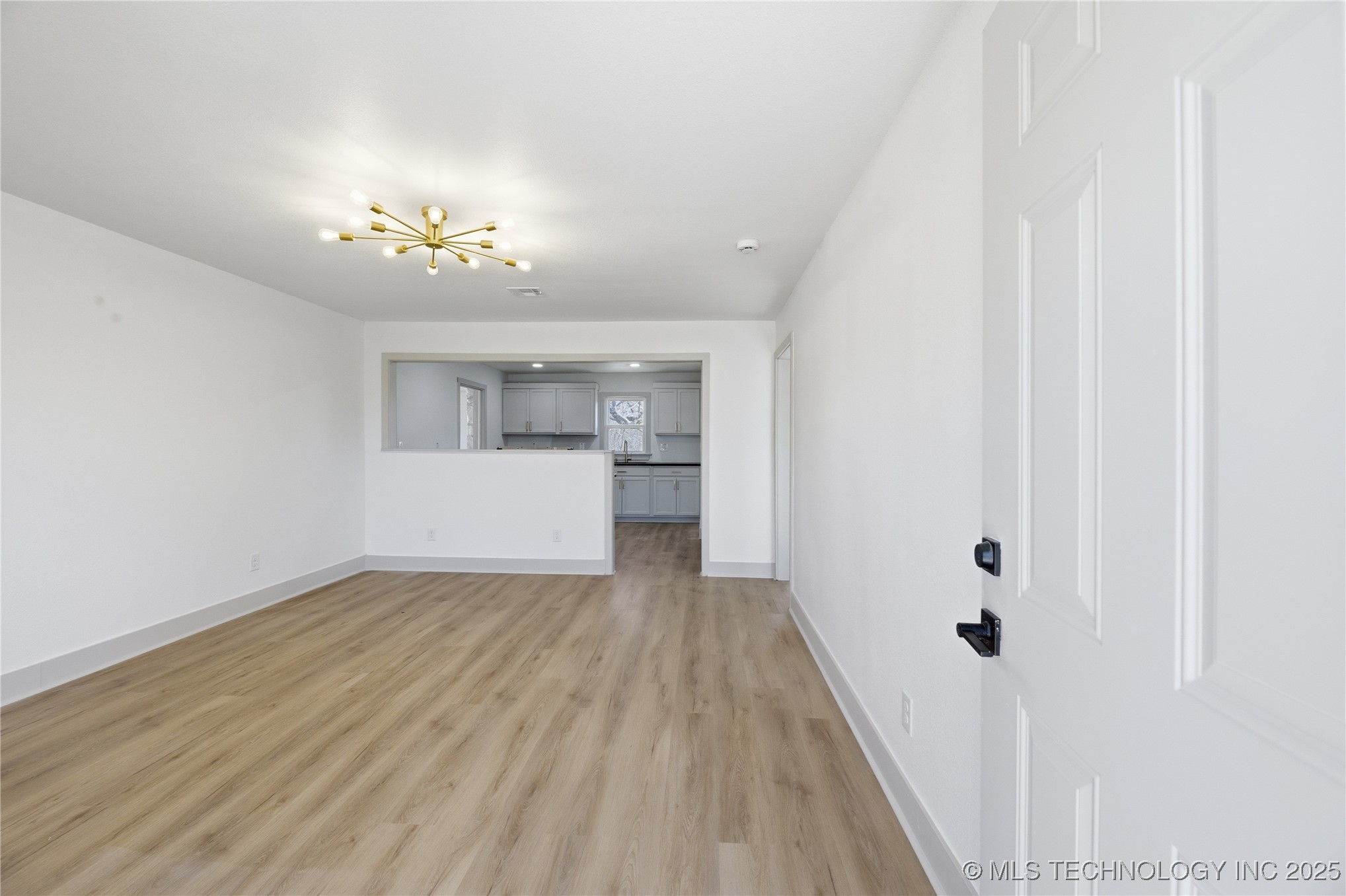 815 N Wilson Avenue Property Photo 4